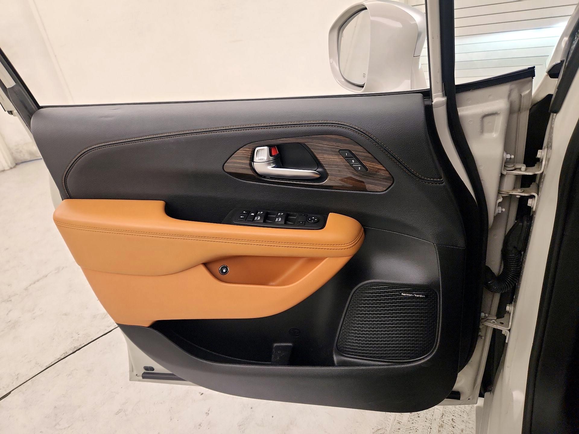 Thumbnail: 2021 Chrysler Pacifica - 12