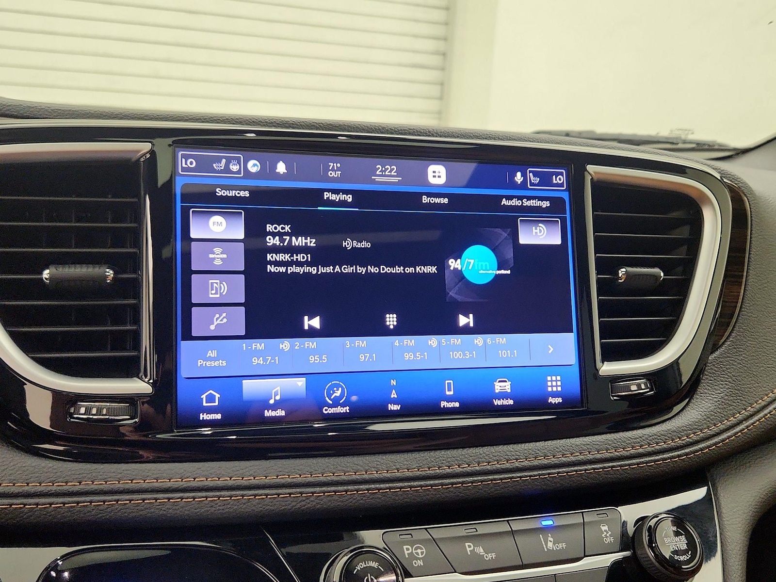 2021 Chrysler Pacifica Hybrid Pinnacle Hybrid - Photo 17