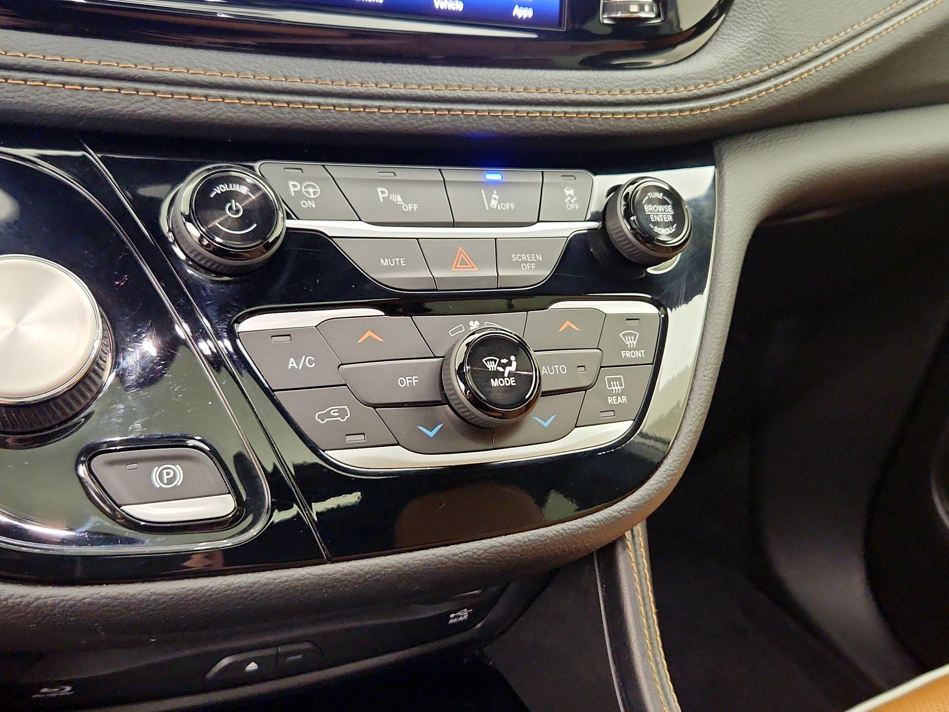 Thumbnail: 2021 Chrysler Pacifica - 17