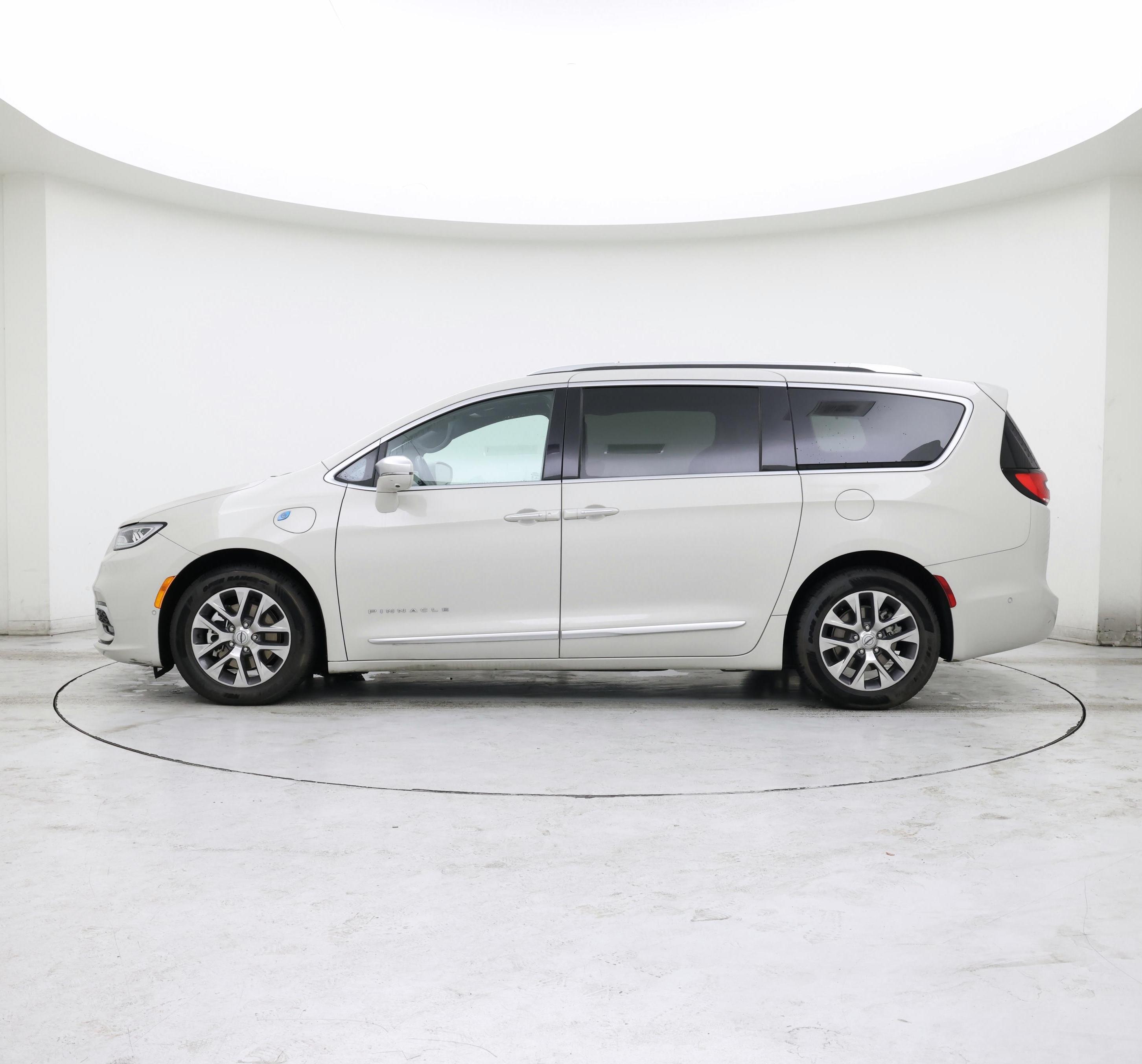 Thumbnail: 2021 Chrysler Pacifica - 3