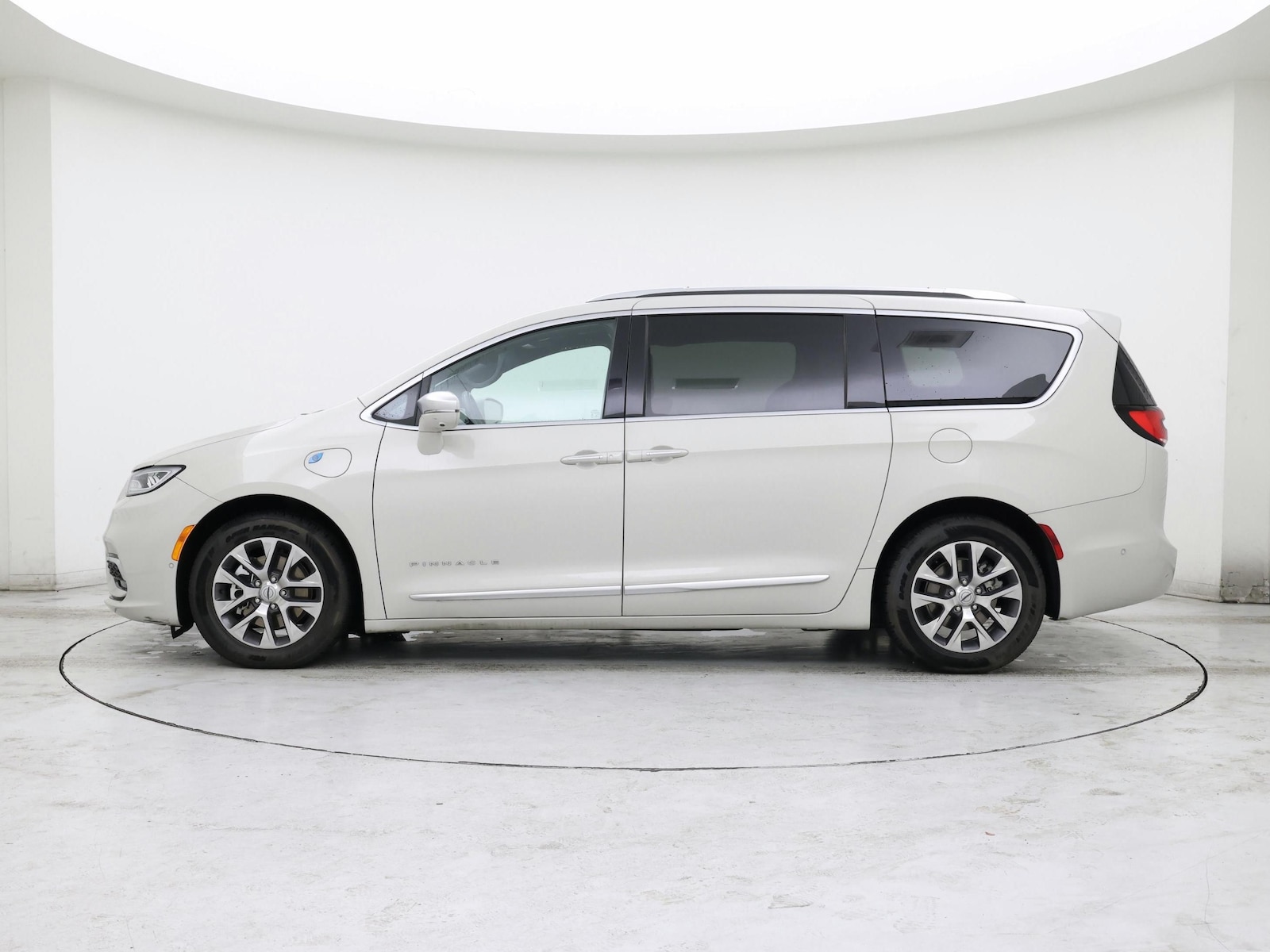 2021 Chrysler Pacifica Hybrid Pinnacle Hybrid - Photo 4