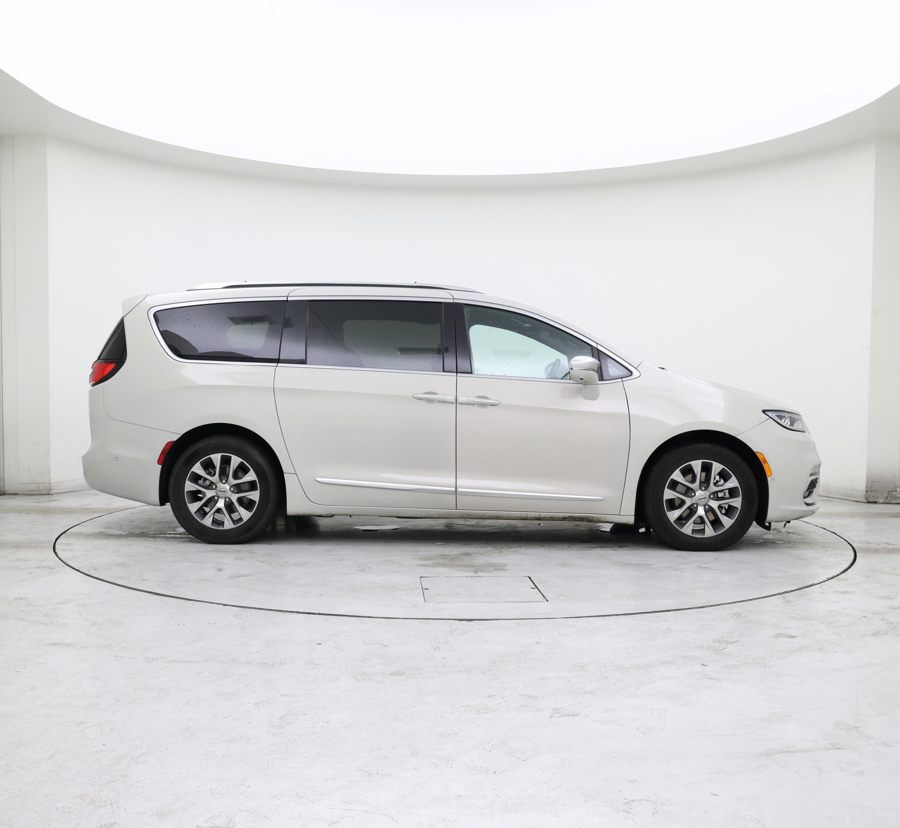 Thumbnail: 2021 Chrysler Pacifica - 7