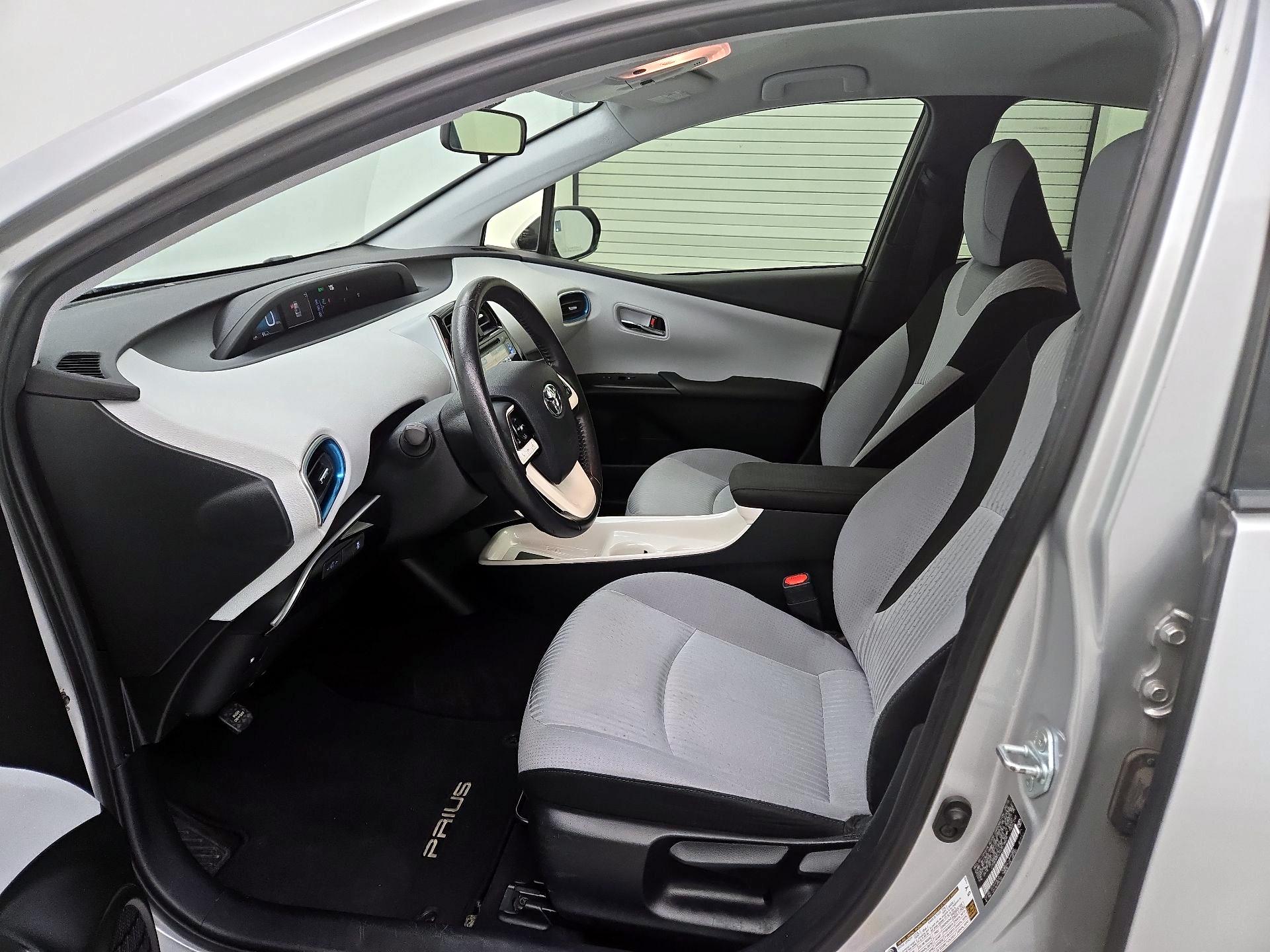 Thumbnail: 2016 Toyota Prius - 11