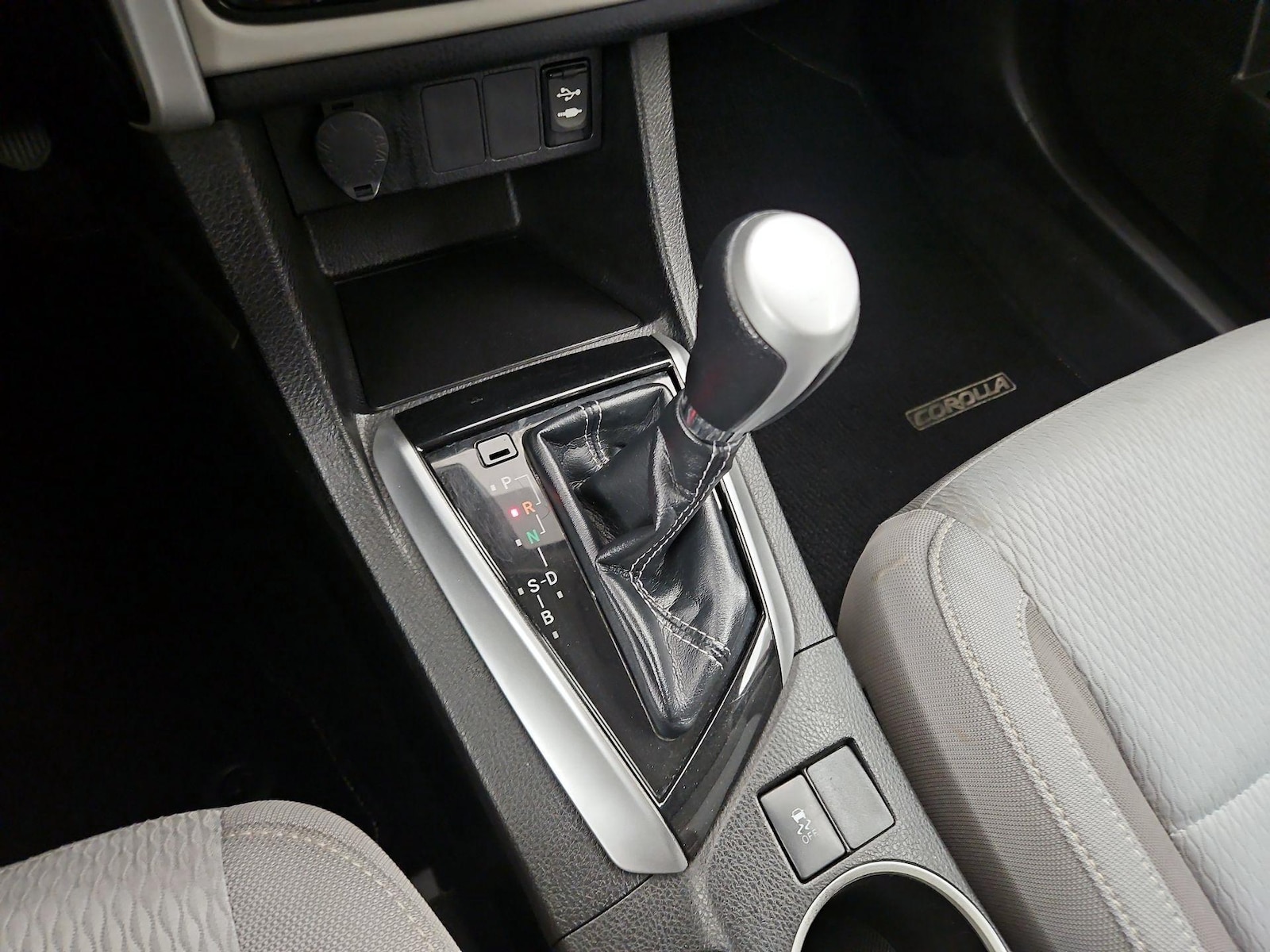 2019 Toyota Corolla LE - Photo 18