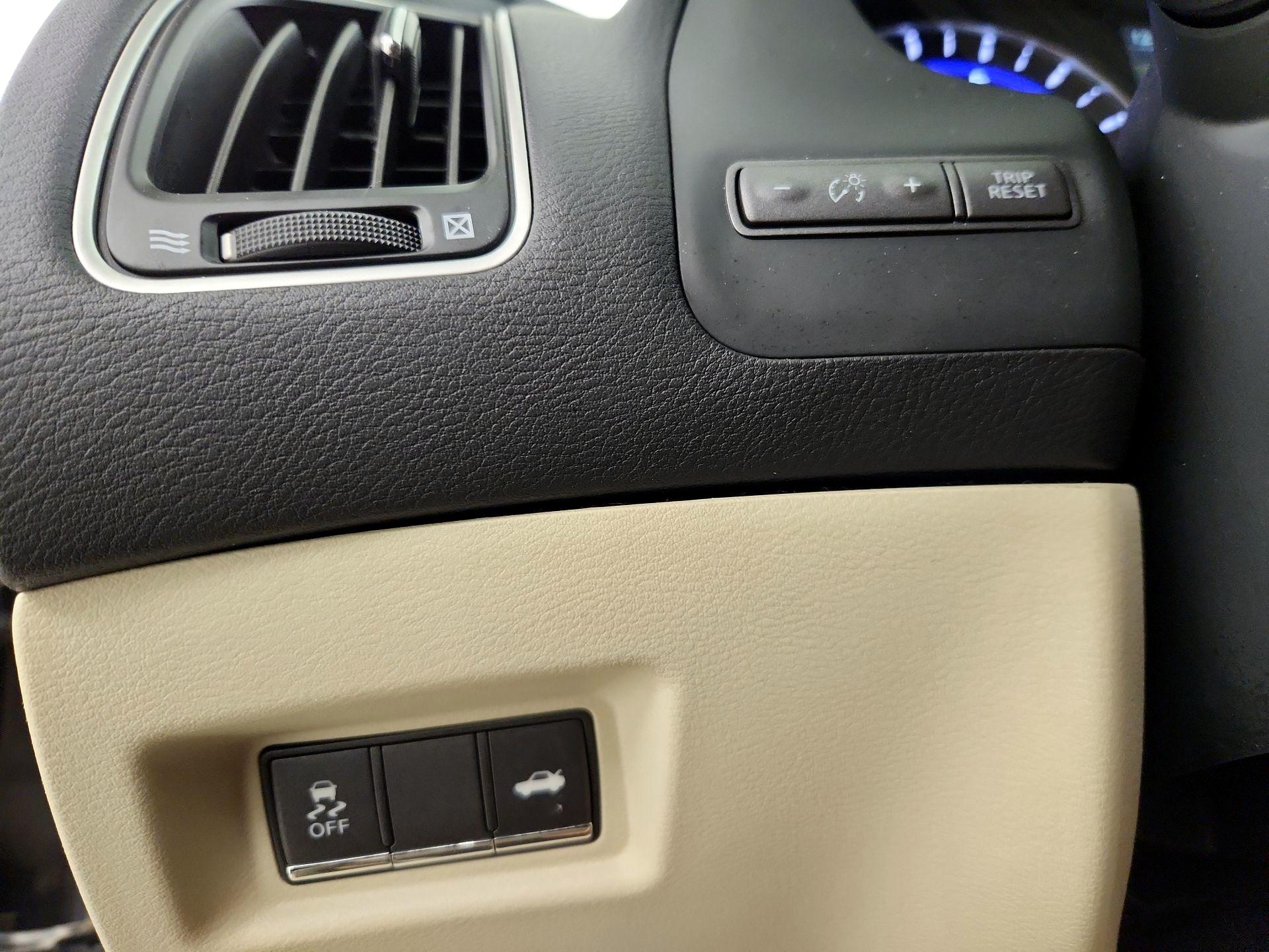 Thumbnail: 2014 INFINITI Q50 - 13