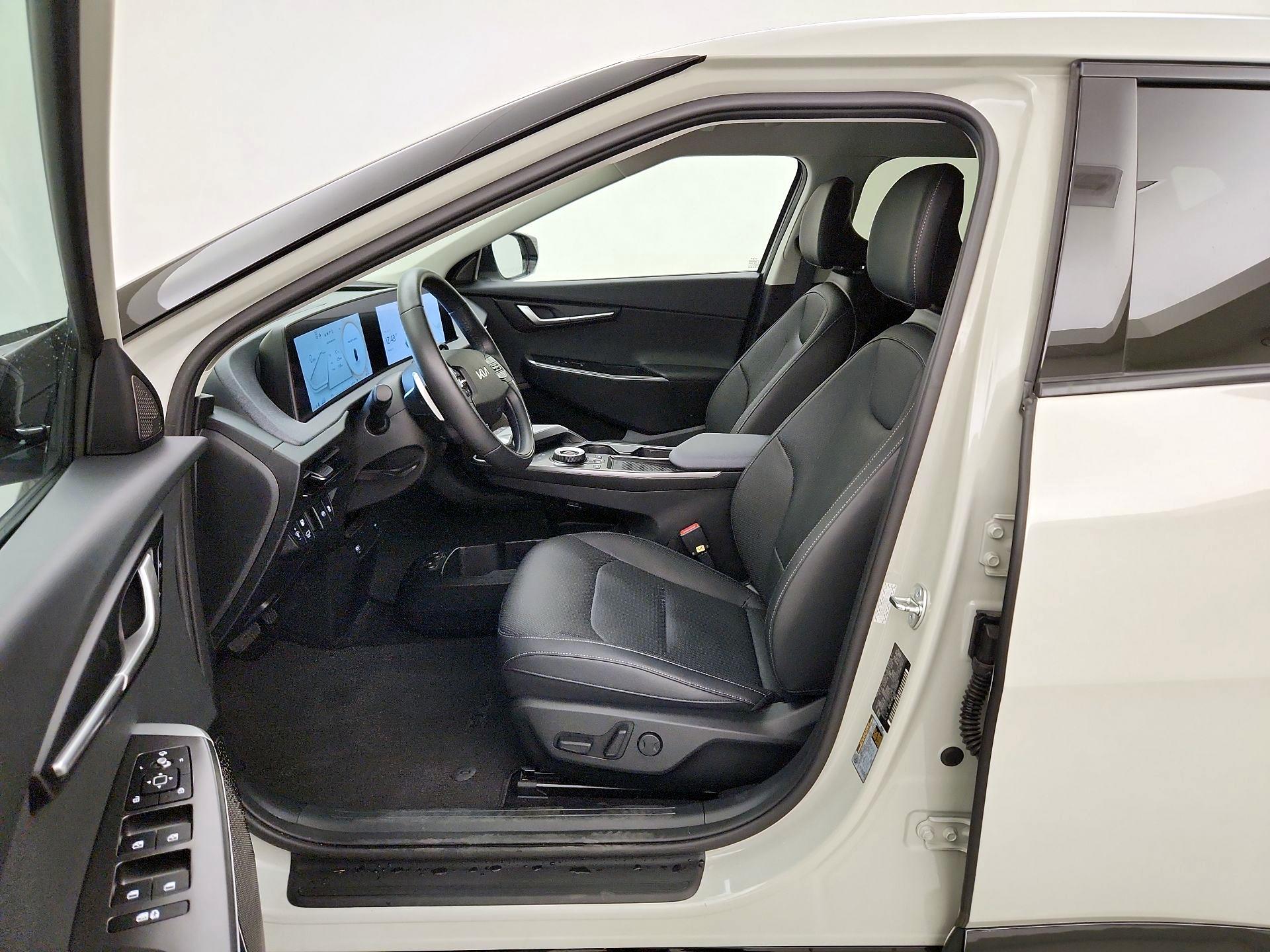 Thumbnail: 2023 Kia EV6 - 11