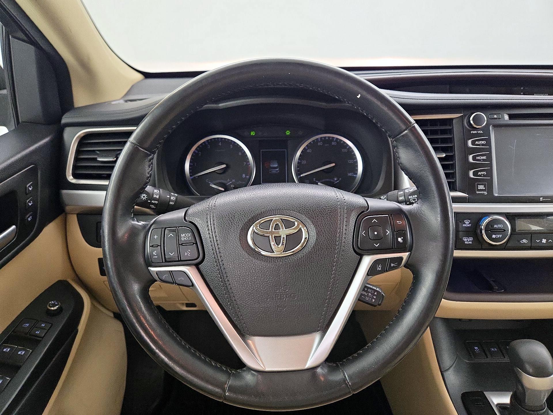 Thumbnail: 2017 Toyota Highlander - 10