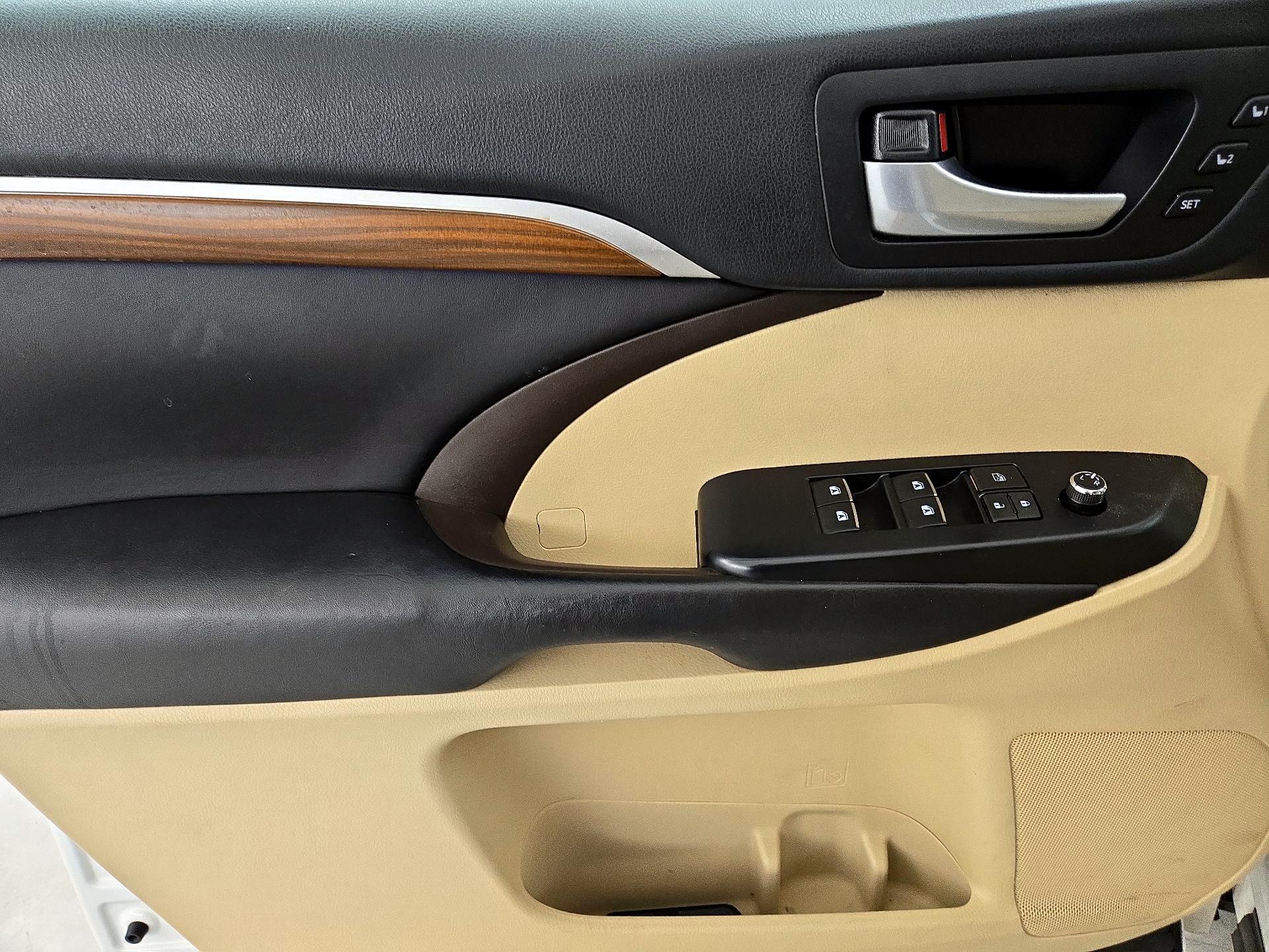 Thumbnail: 2017 Toyota Highlander - 12