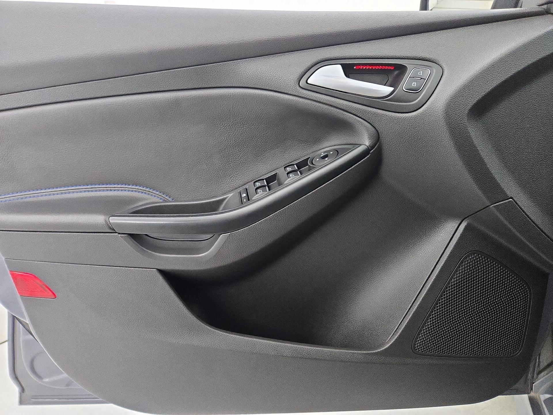 Thumbnail: 2017 Ford Focus - 12