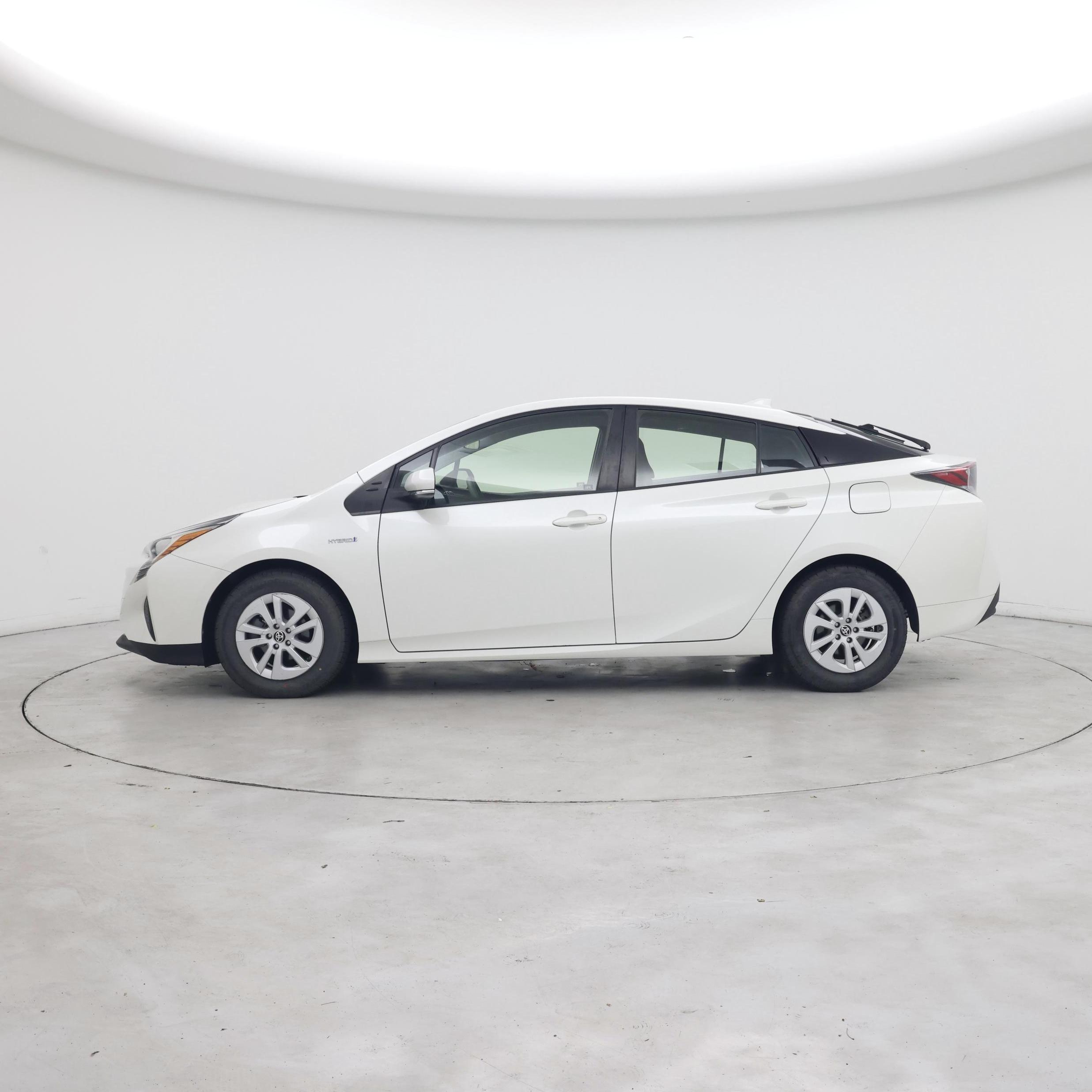 Thumbnail: 2017 Toyota Prius - 3