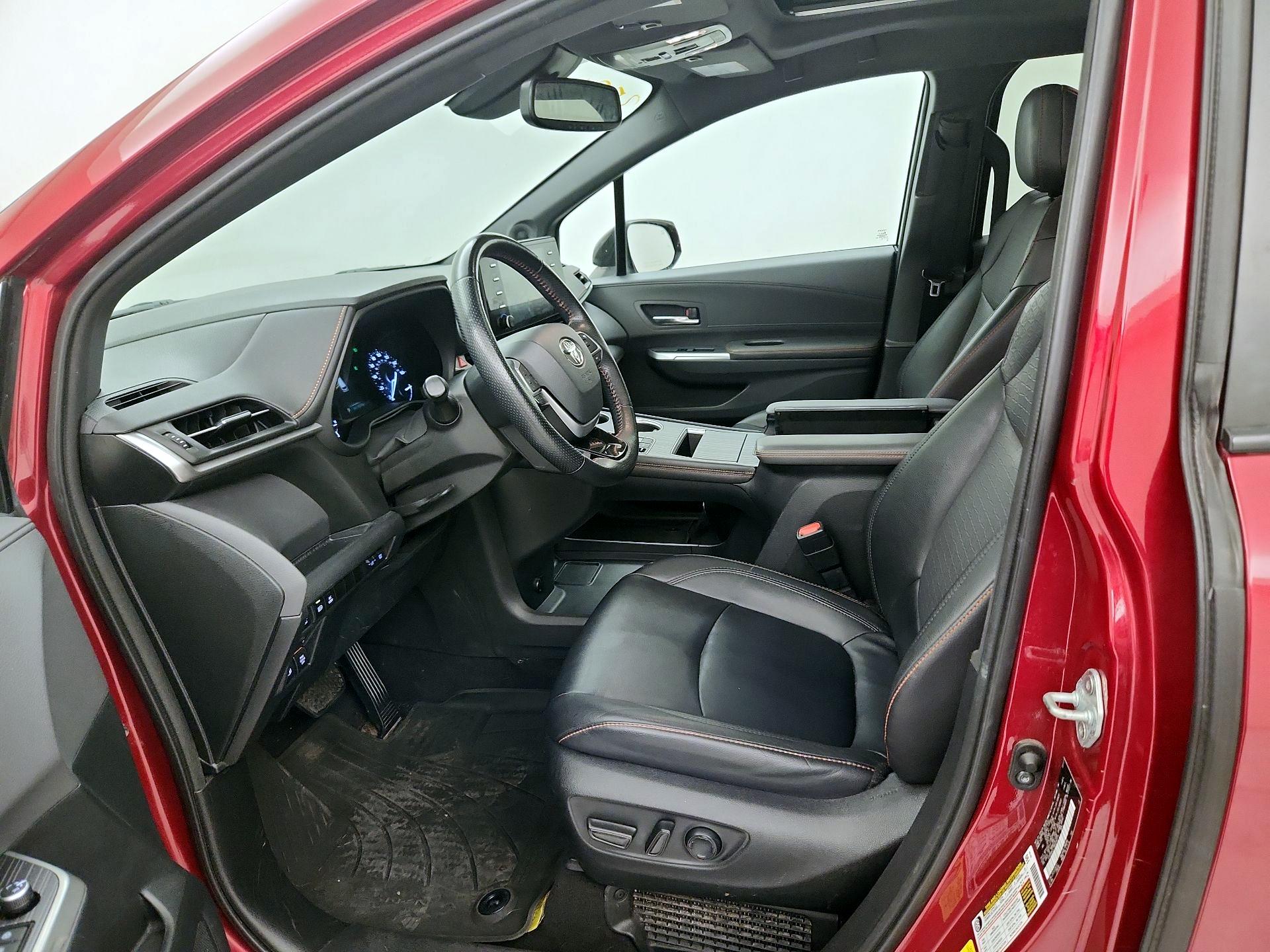 Thumbnail: 2021 Toyota Sienna - 11