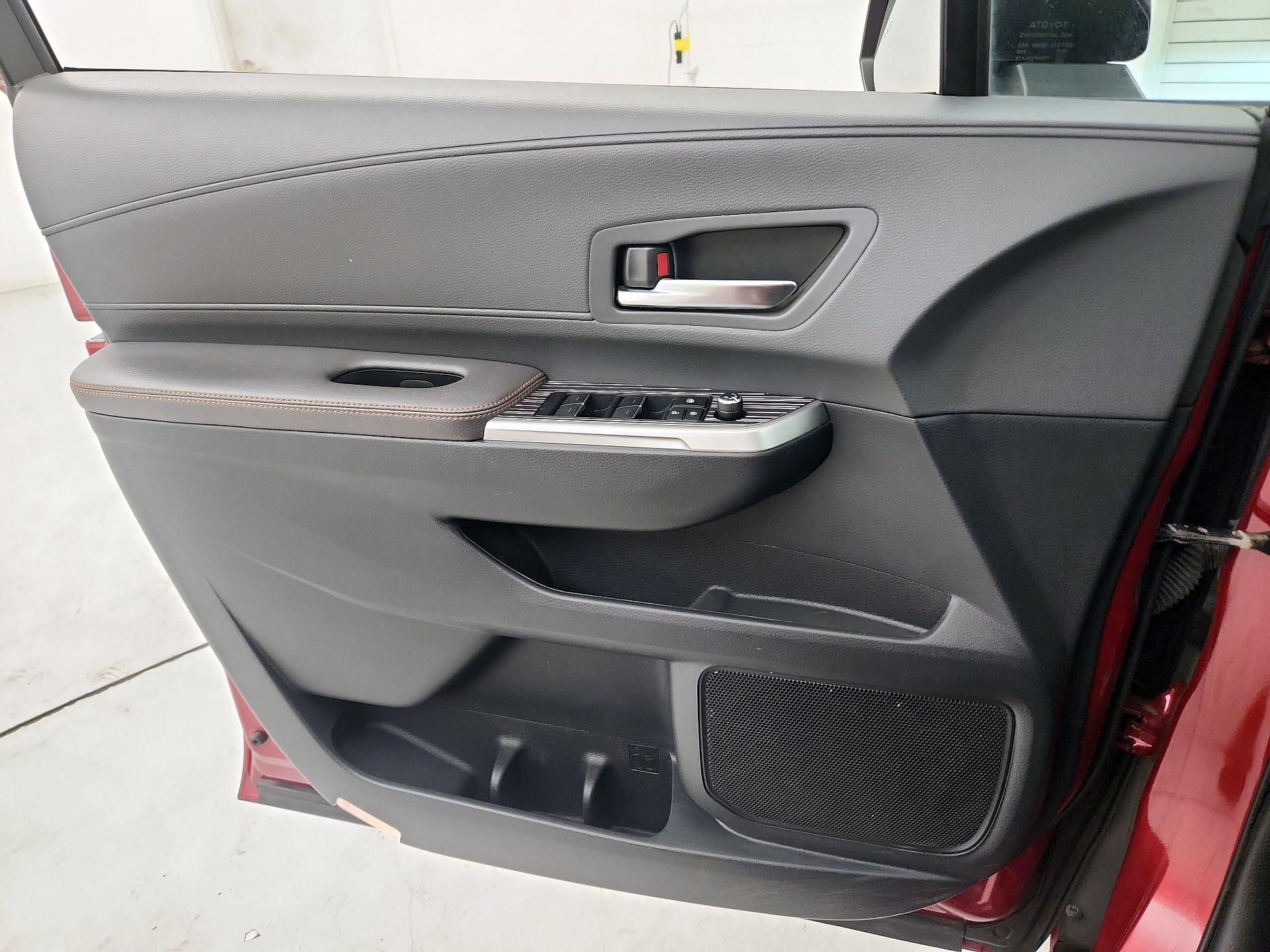 Thumbnail: 2021 Toyota Sienna - 12