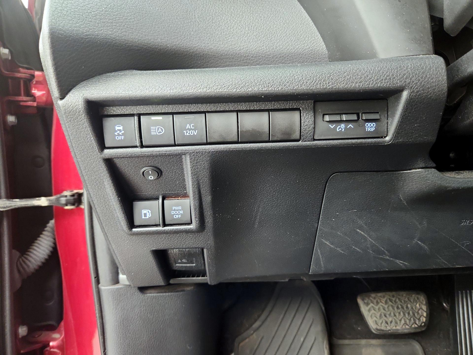 Thumbnail: 2021 Toyota Sienna - 13