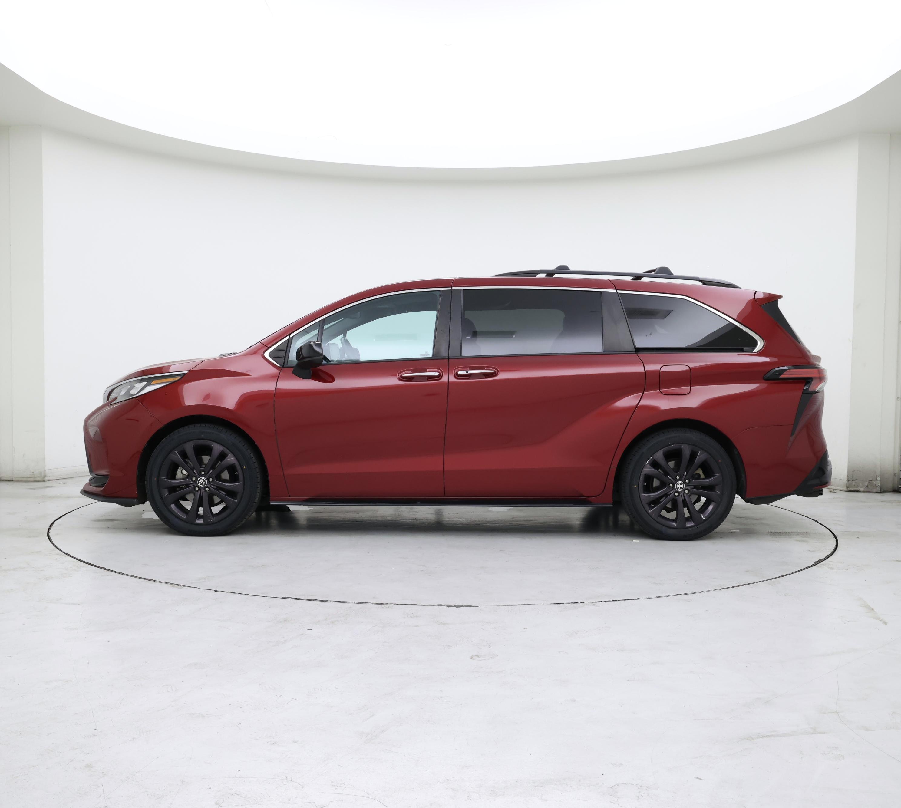 Thumbnail: 2021 Toyota Sienna - 3