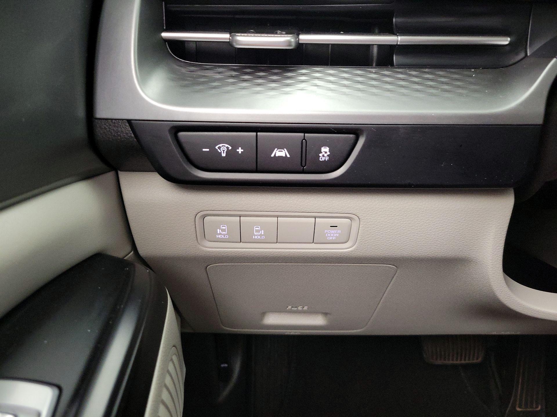 Thumbnail: 2022 Kia Carnival - 13