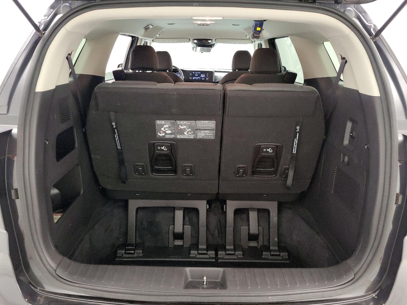 2022 Kia Carnival LX - Photo 22