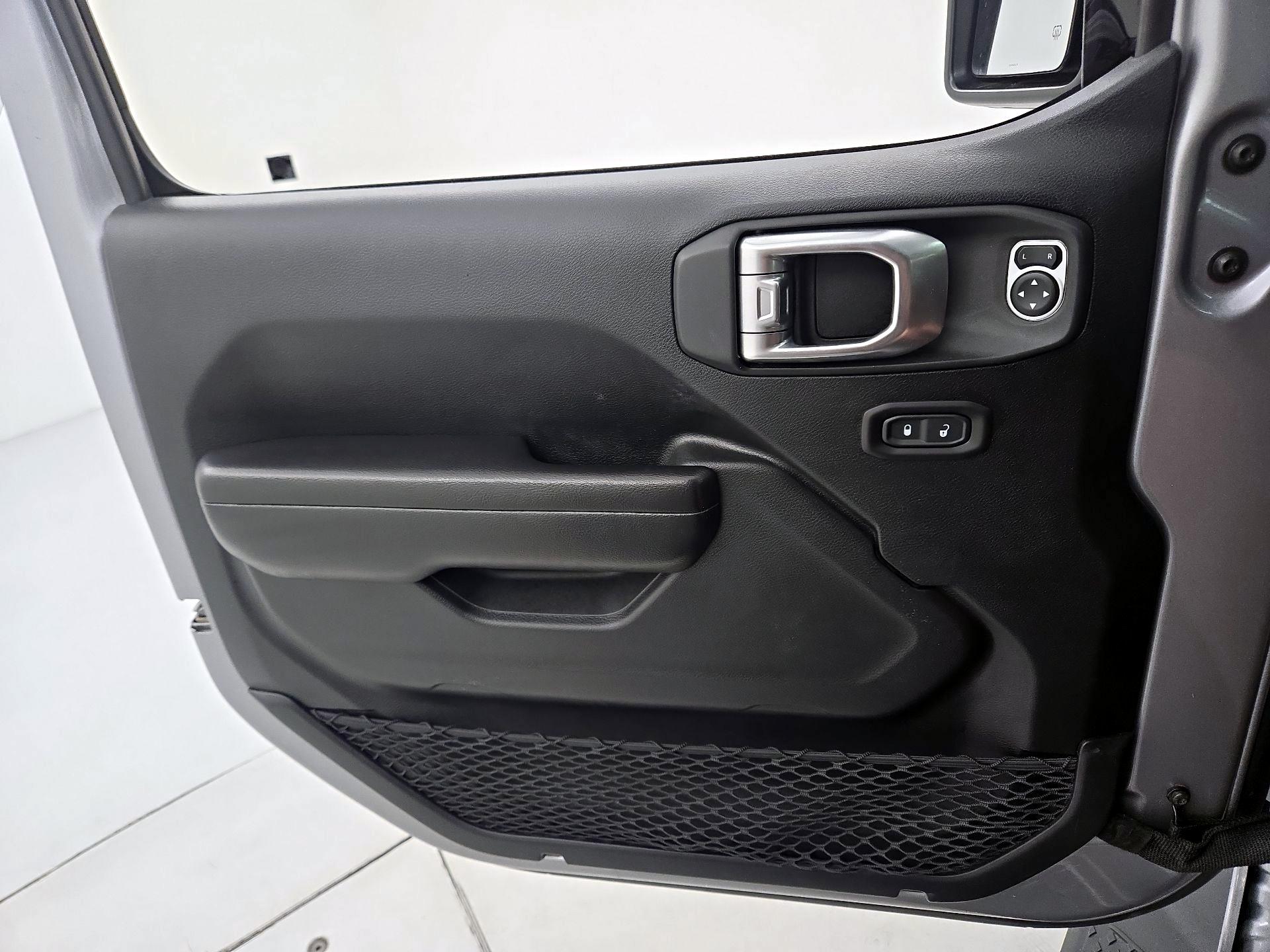 Thumbnail: 2020 Jeep Gladiator - 12