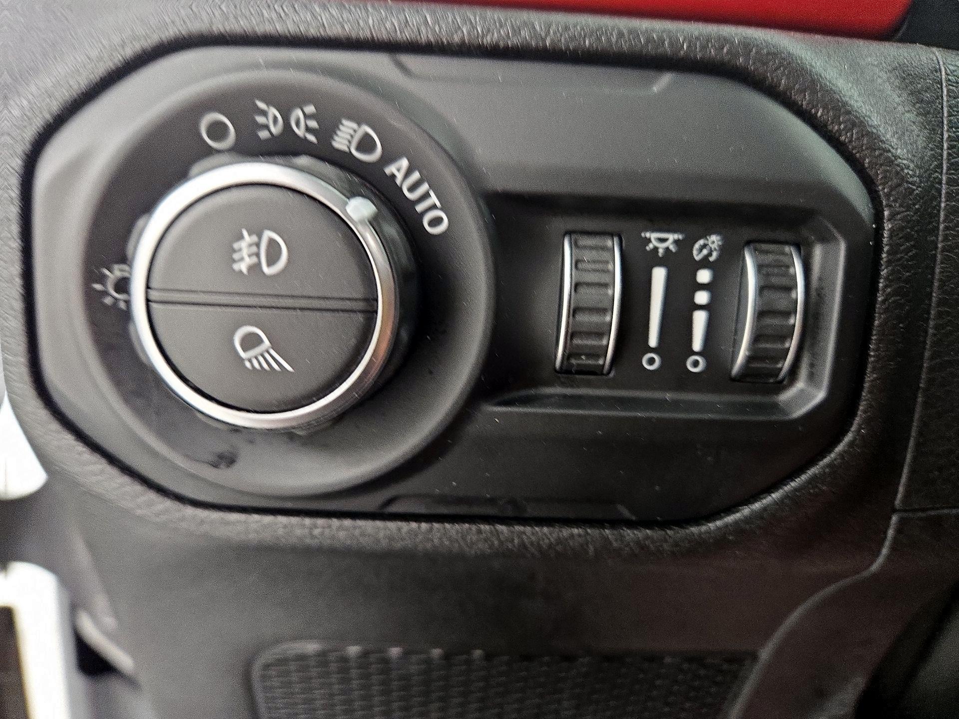 Thumbnail: 2020 Jeep Gladiator - 13