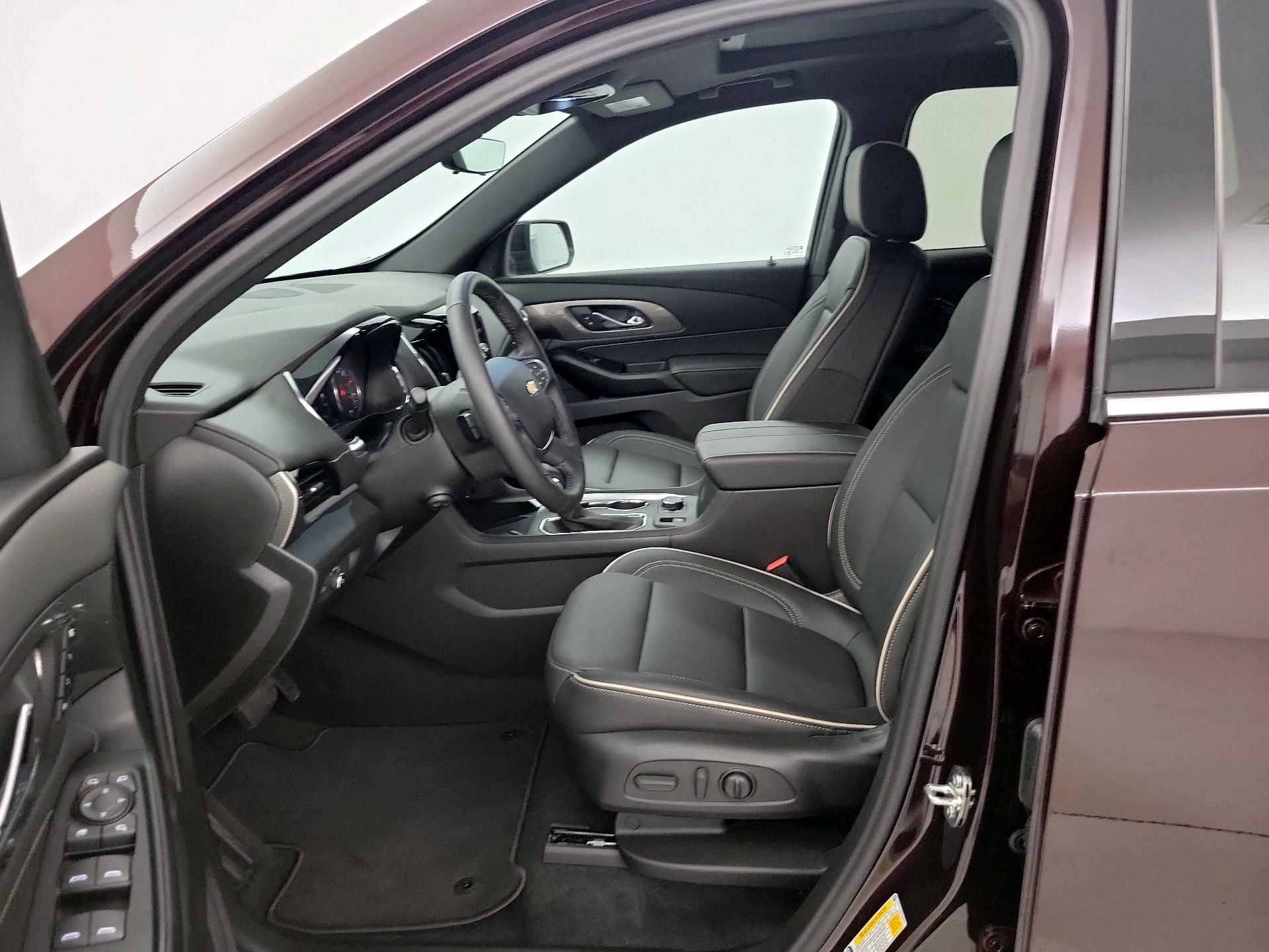 Thumbnail: 2023 Chevrolet Traverse - 11