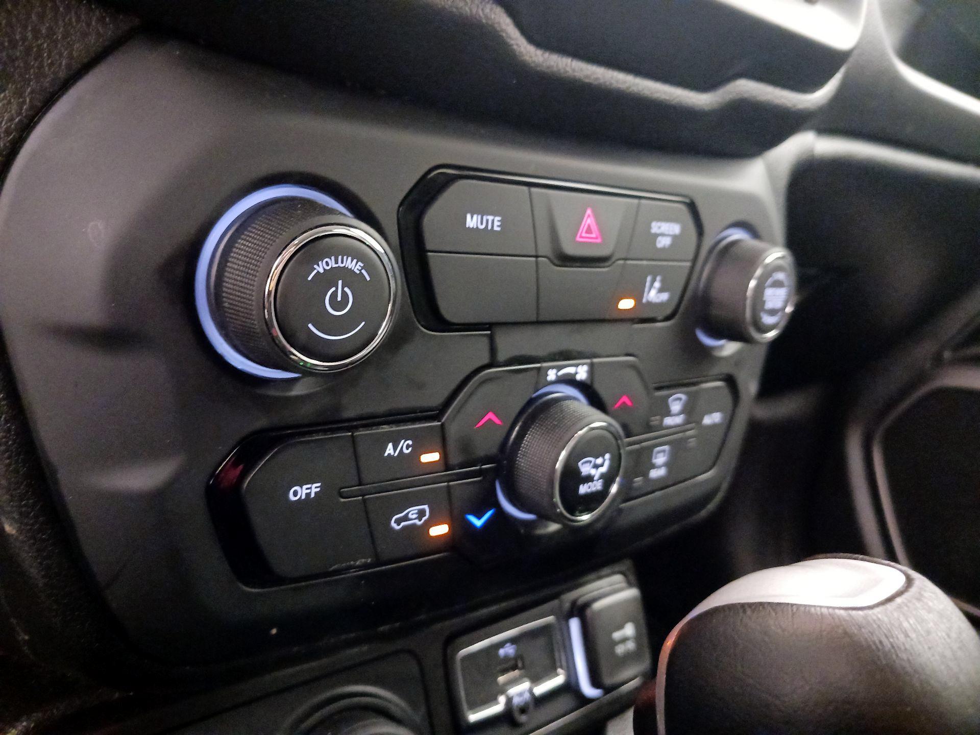 Thumbnail: 2023 Jeep Renegade - 17