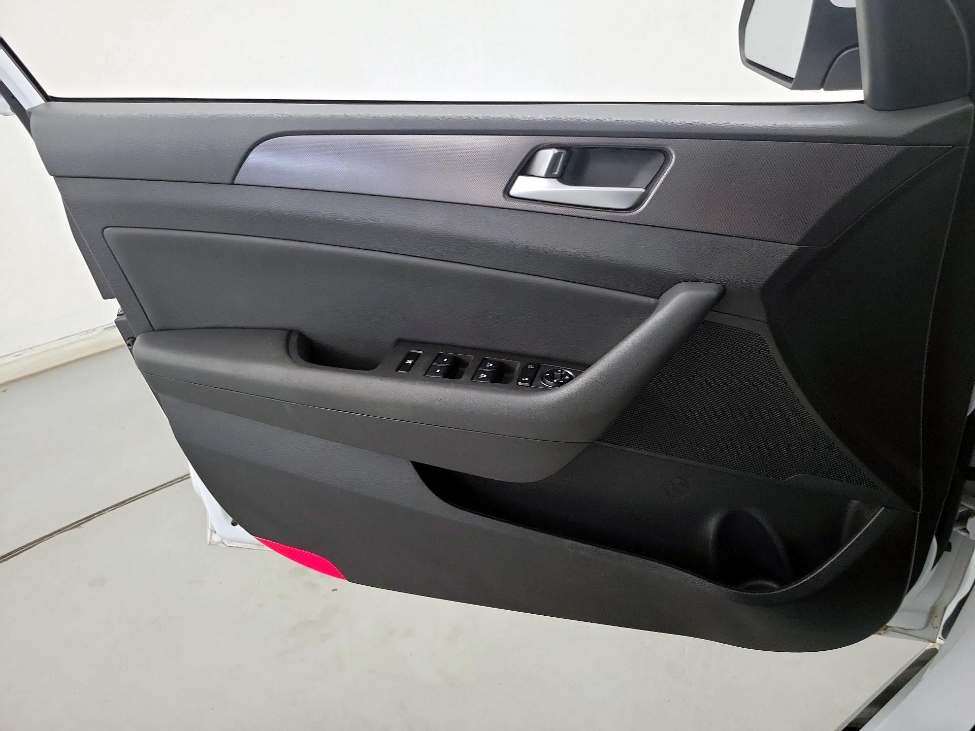 Thumbnail: 2016 Hyundai Sonata - 12