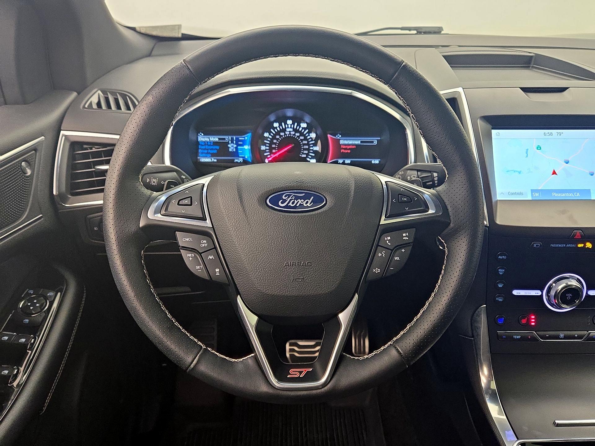Thumbnail: 2020 Ford Edge - 10