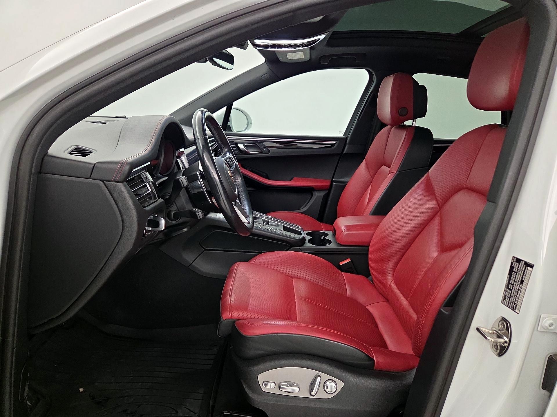 Thumbnail: 2021 Porsche Macan - 11
