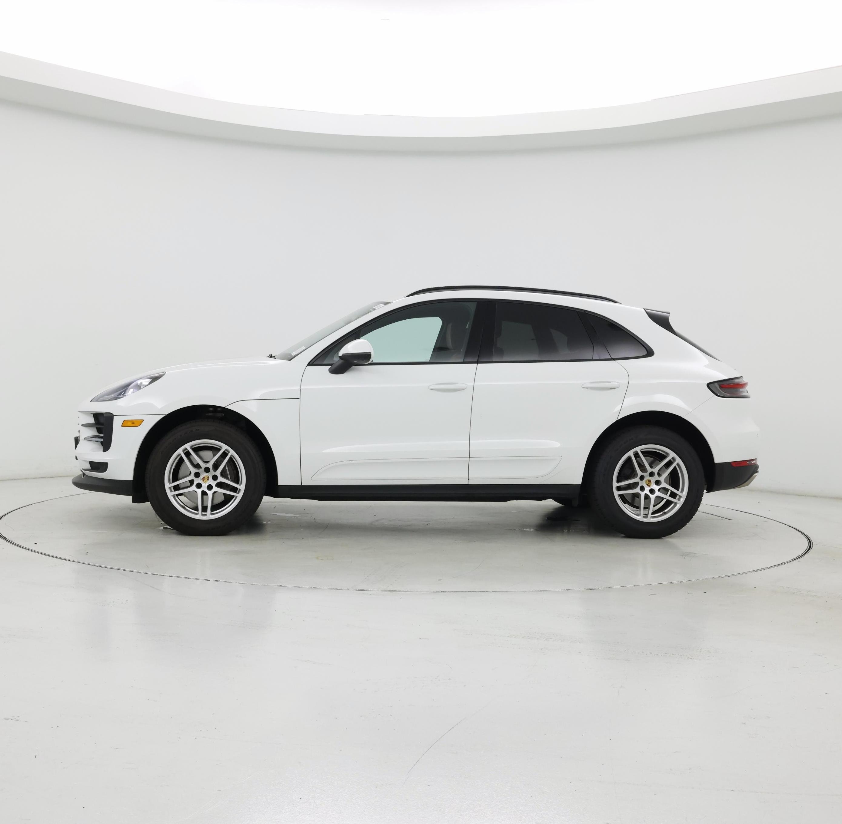 Thumbnail: 2021 Porsche Macan - 3