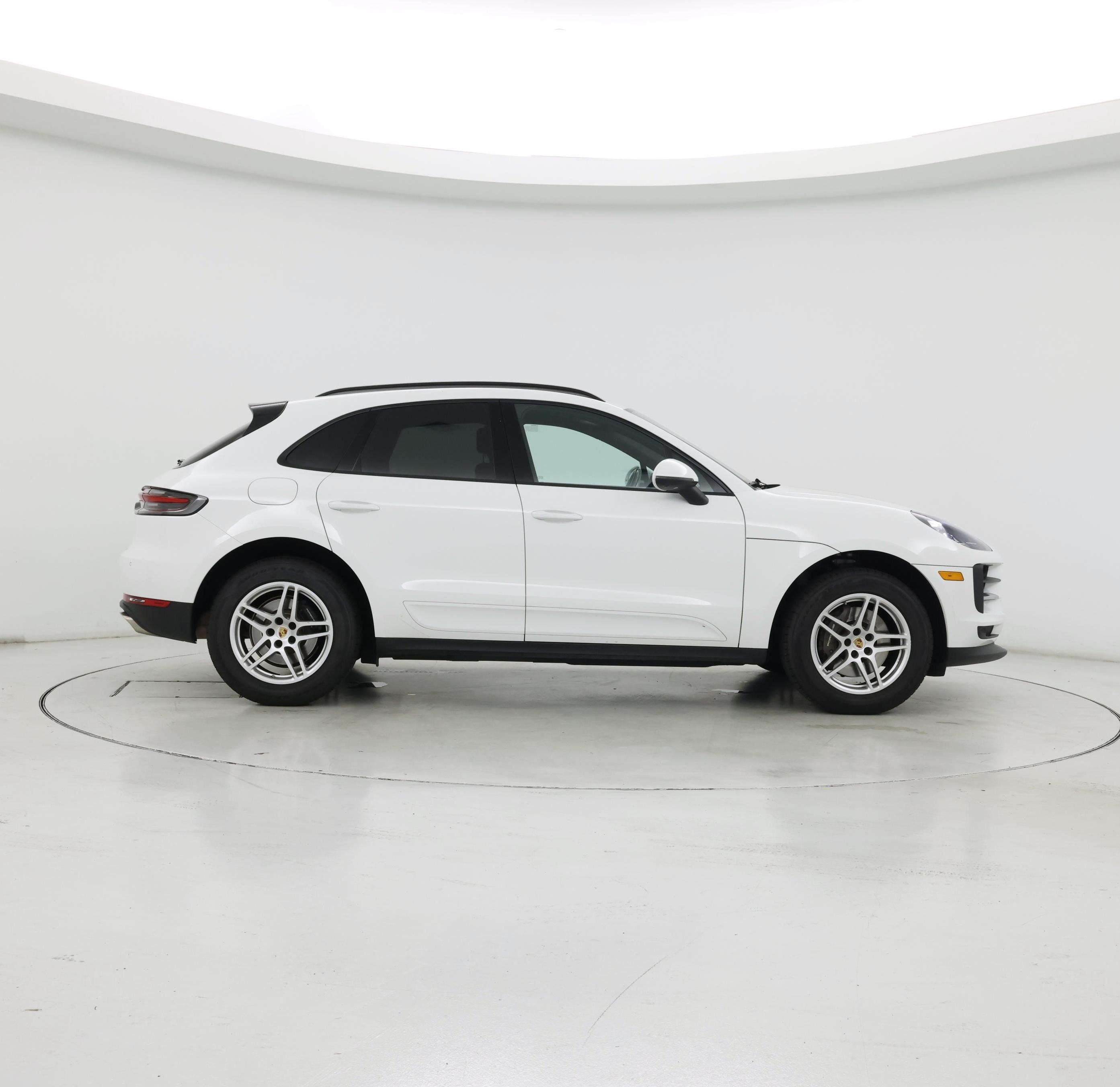 Thumbnail: 2021 Porsche Macan - 7