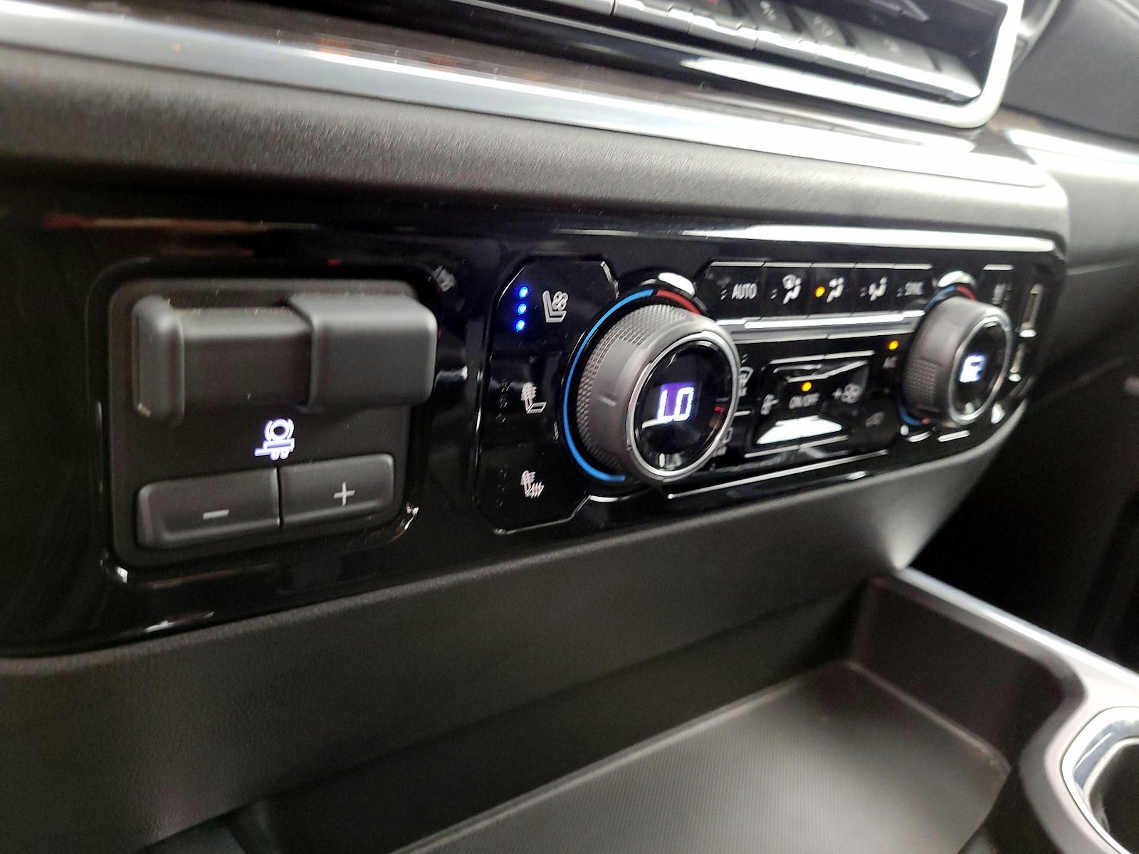 2022 Chevrolet Silverado 1500 LTZ - Photo 18