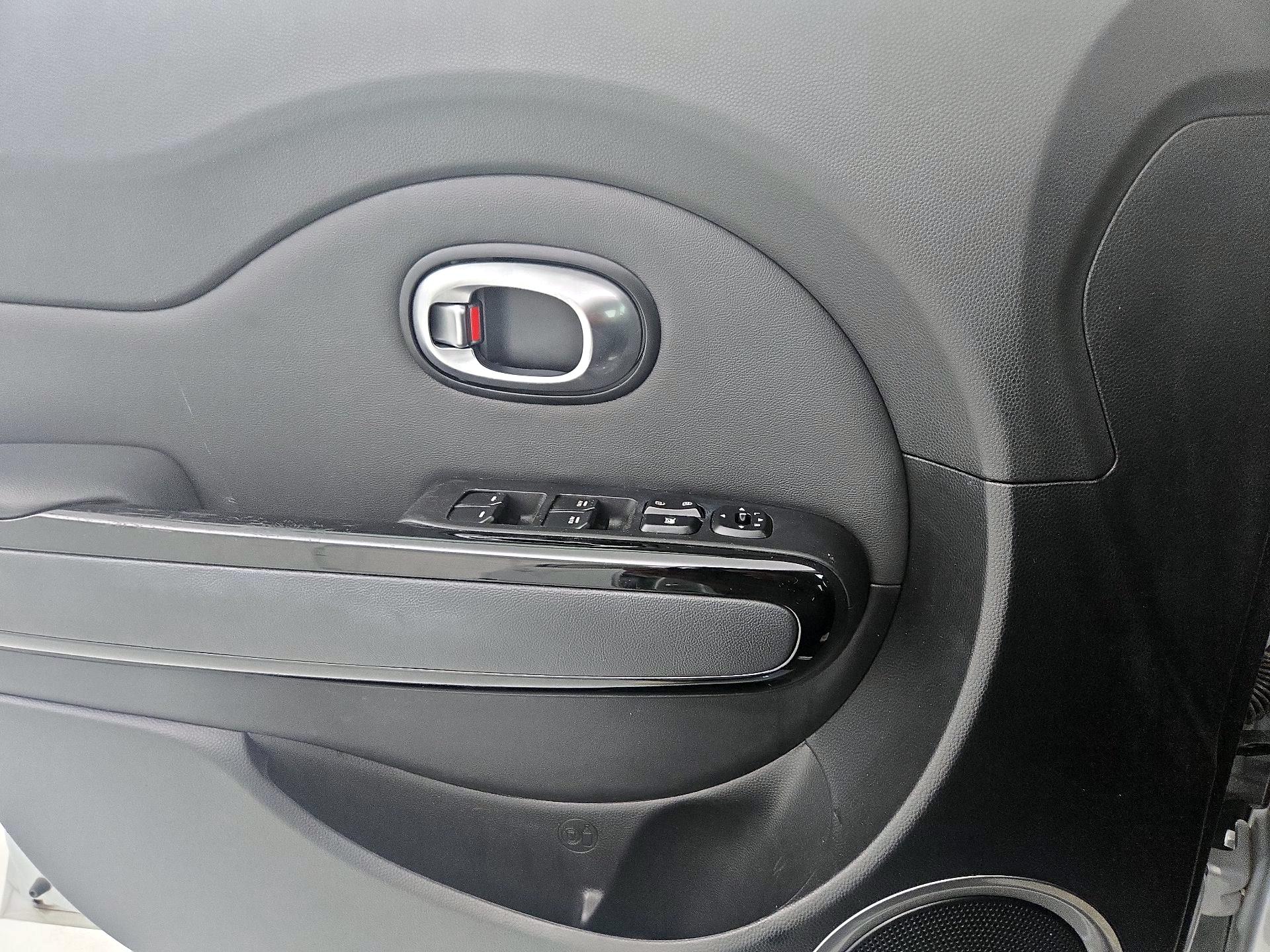 Thumbnail: 2016 Kia Soul - 12