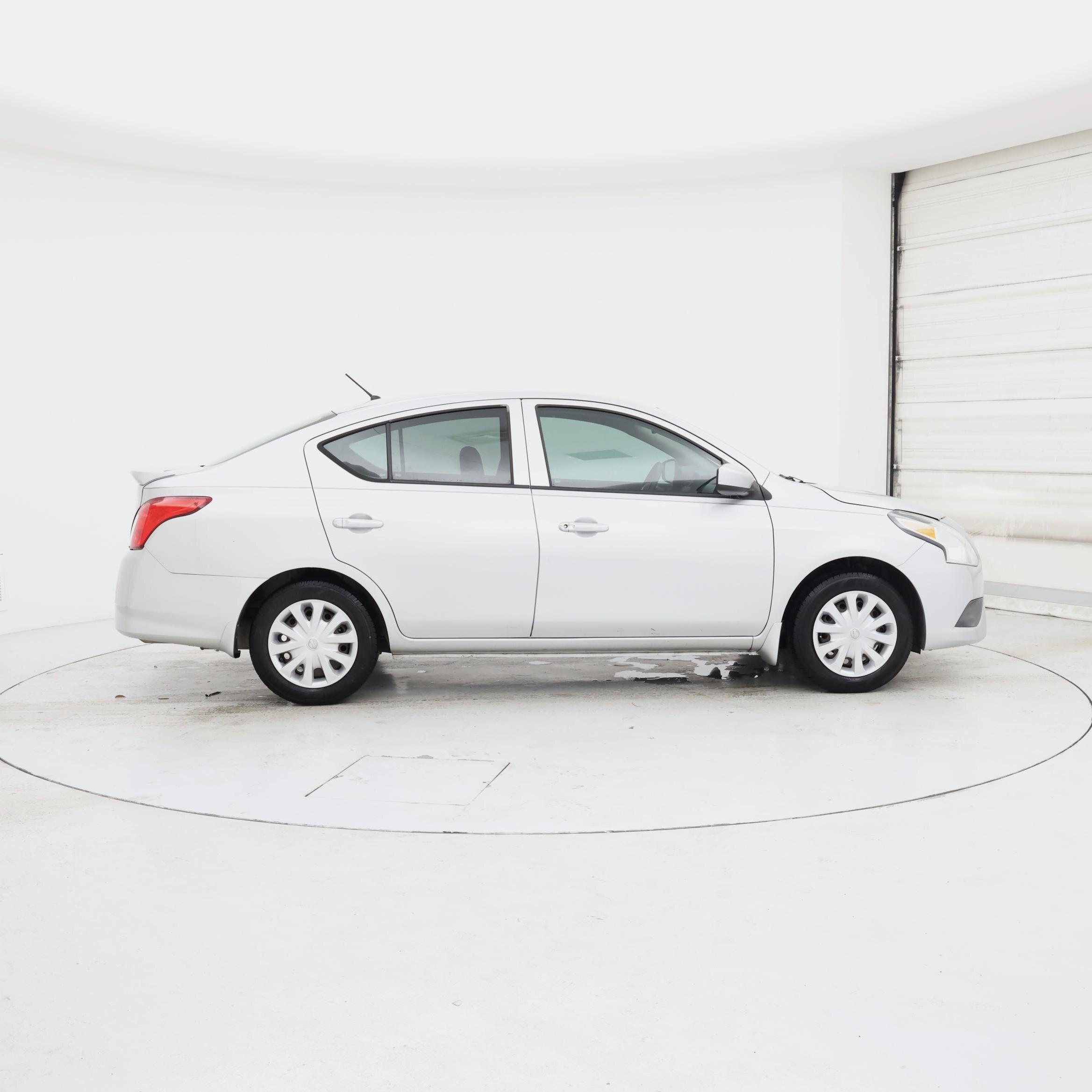 Thumbnail: 2017 Nissan Versa - 7