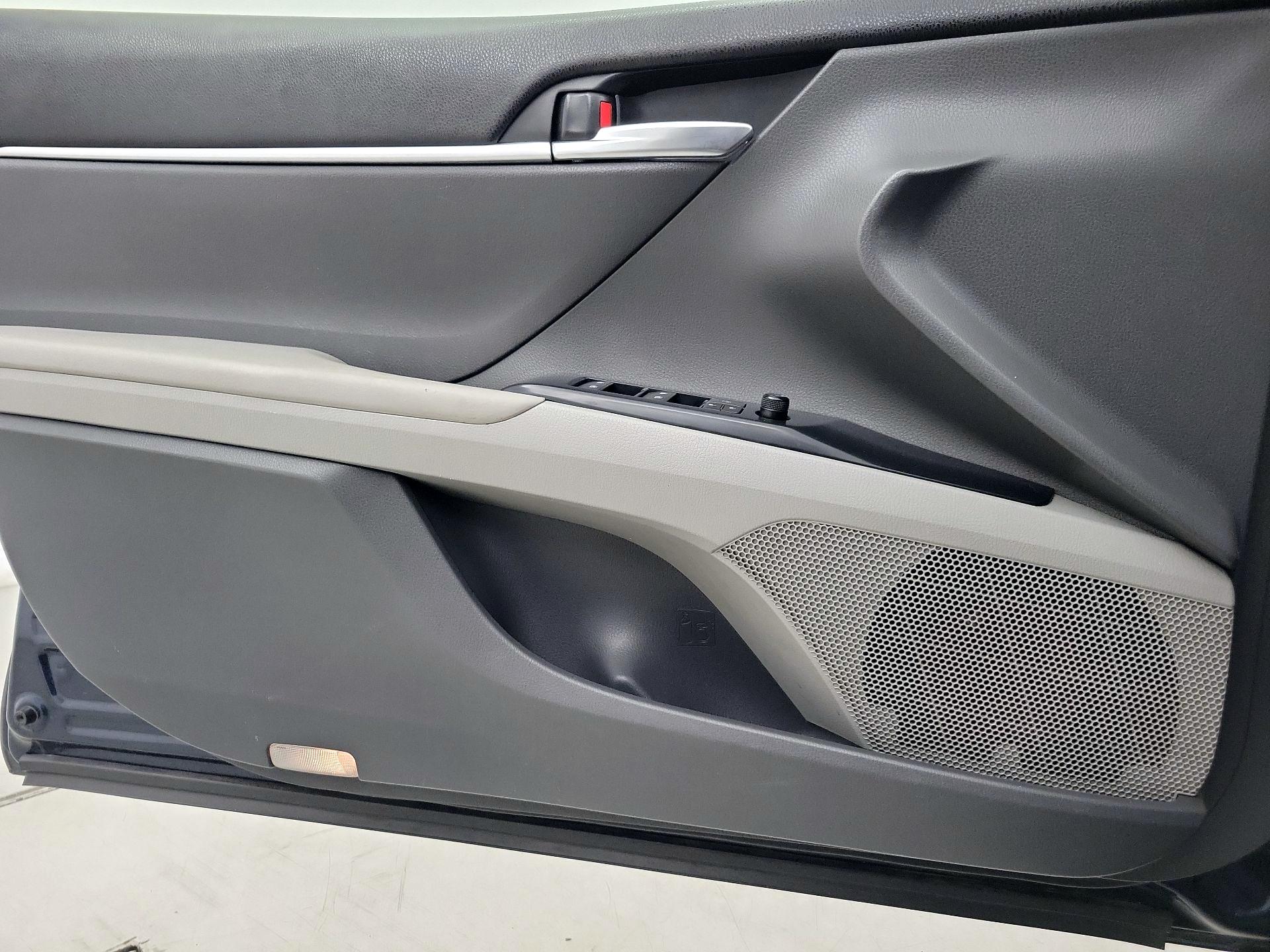 Thumbnail: 2018 Toyota Camry - 12