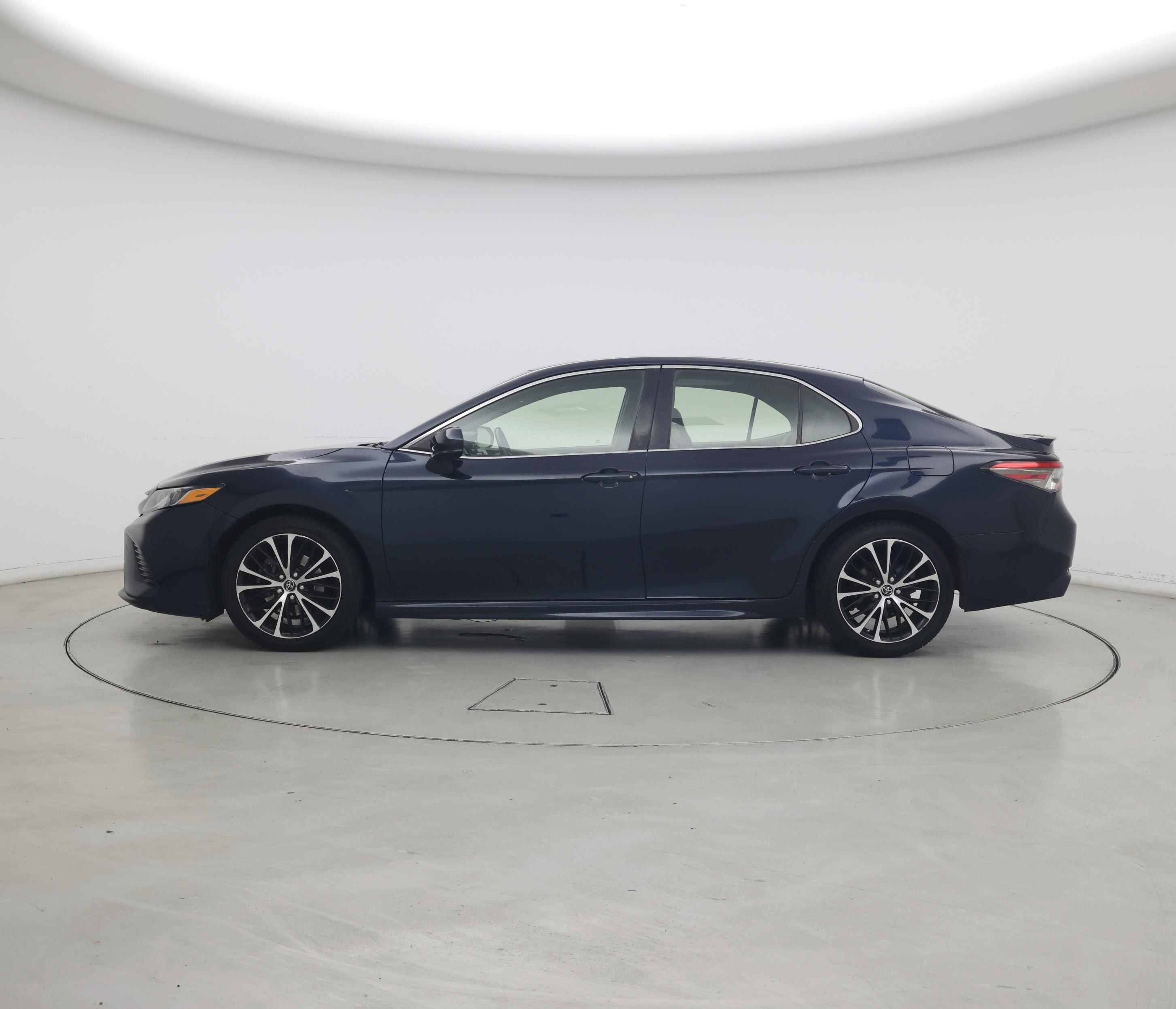 Thumbnail: 2018 Toyota Camry - 3