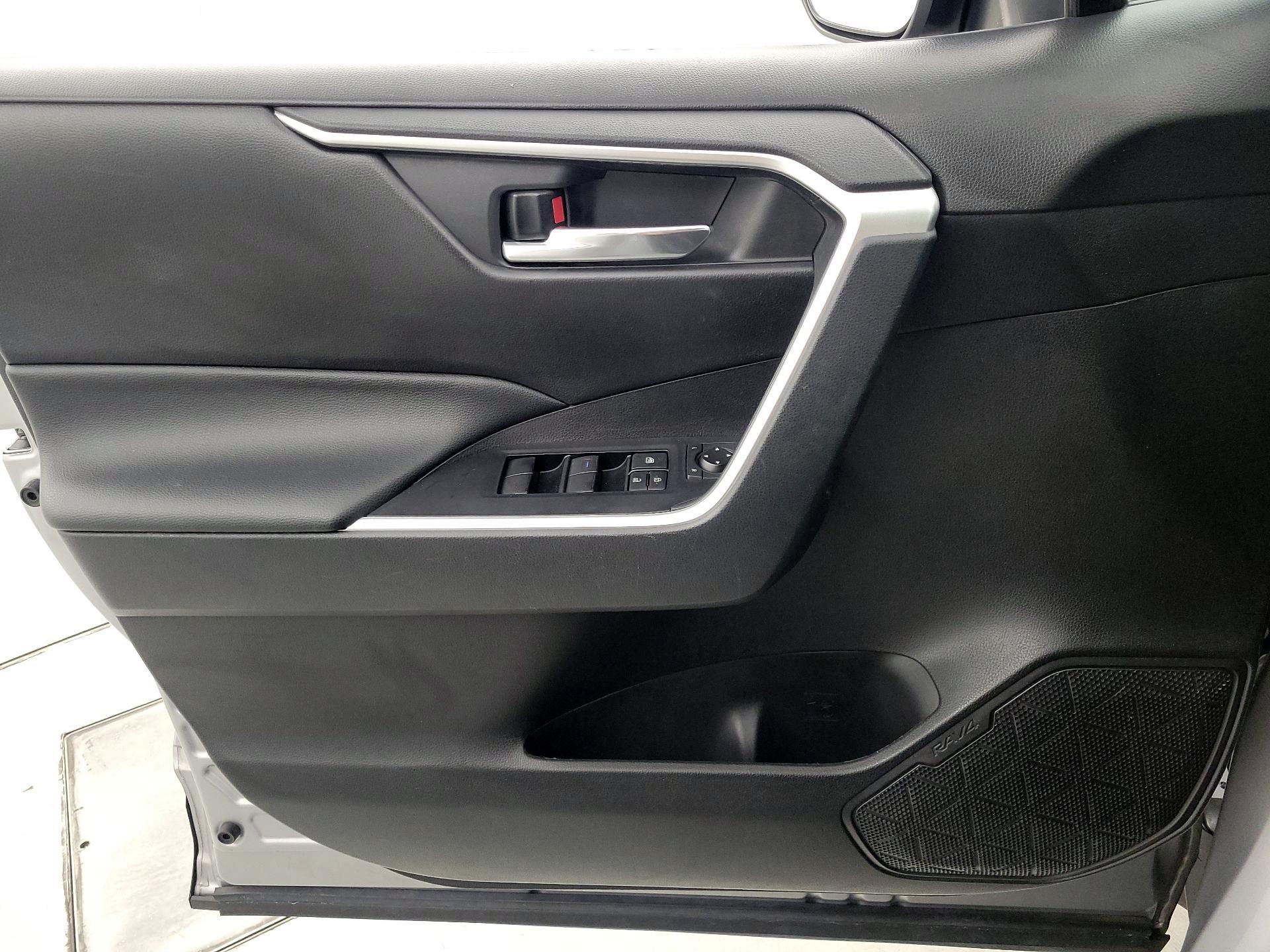 Thumbnail: 2021 Toyota RAV4 - 12