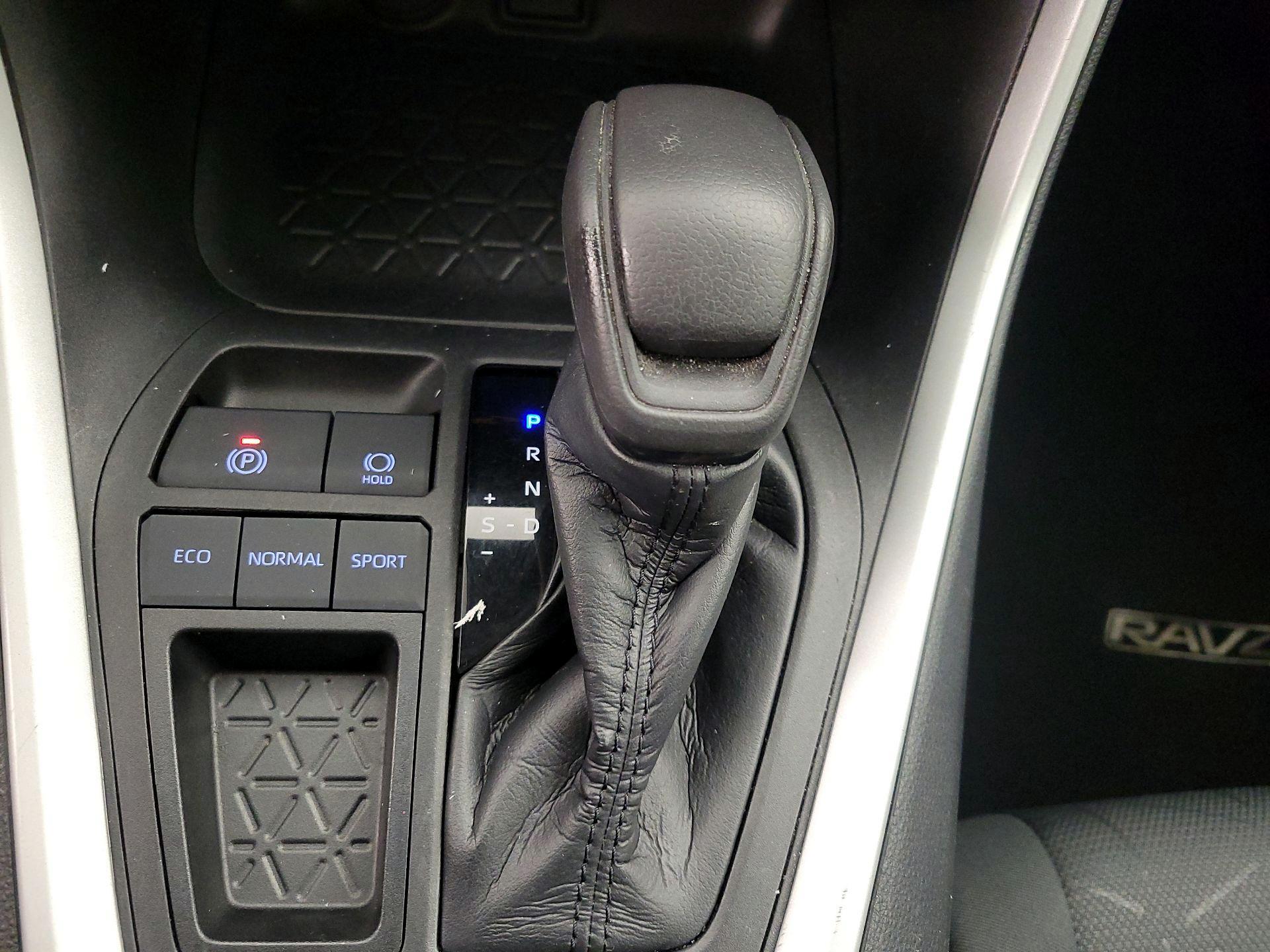 Thumbnail: 2021 Toyota RAV4 - 17