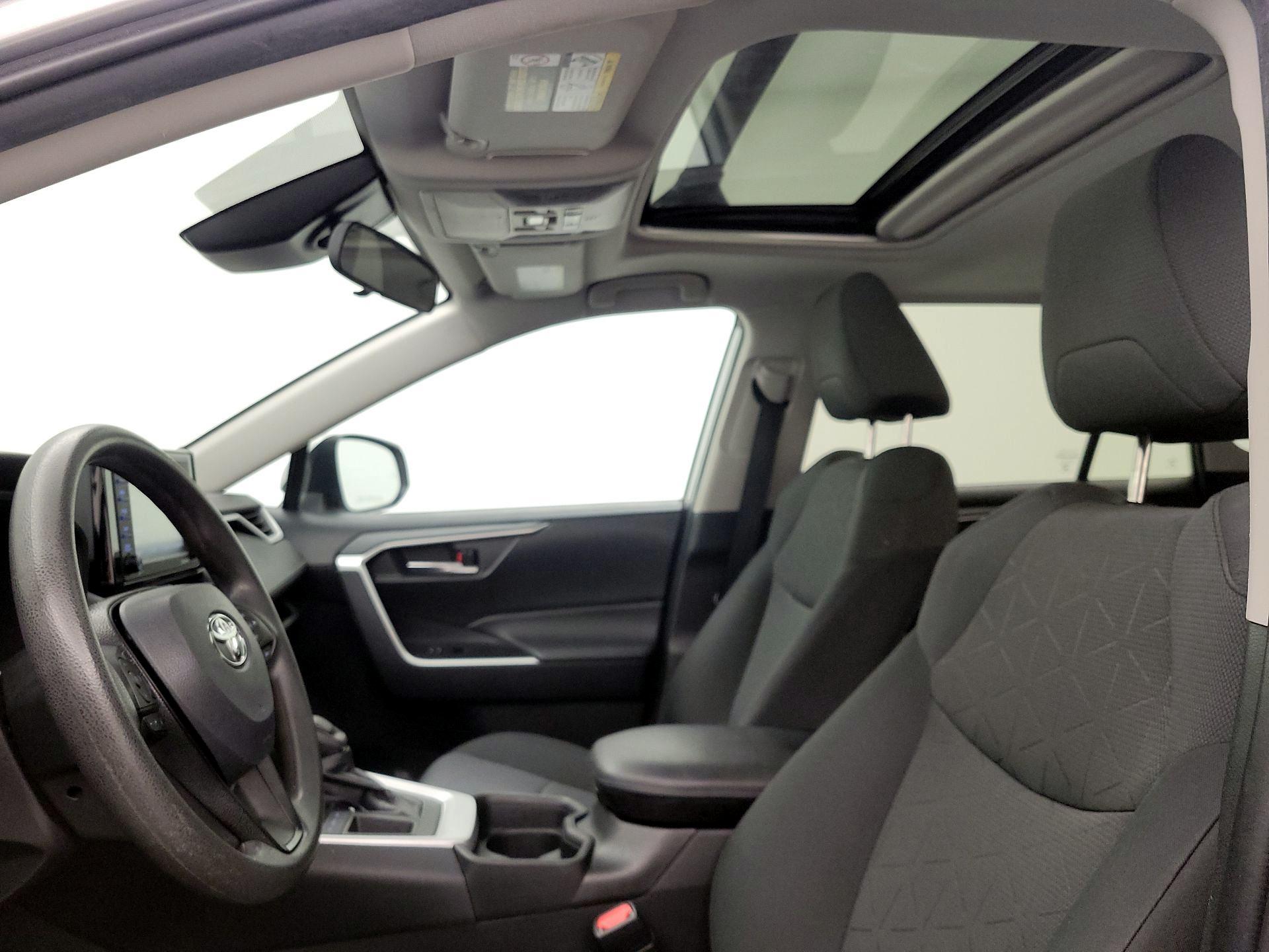 Thumbnail: 2021 Toyota RAV4 - 19