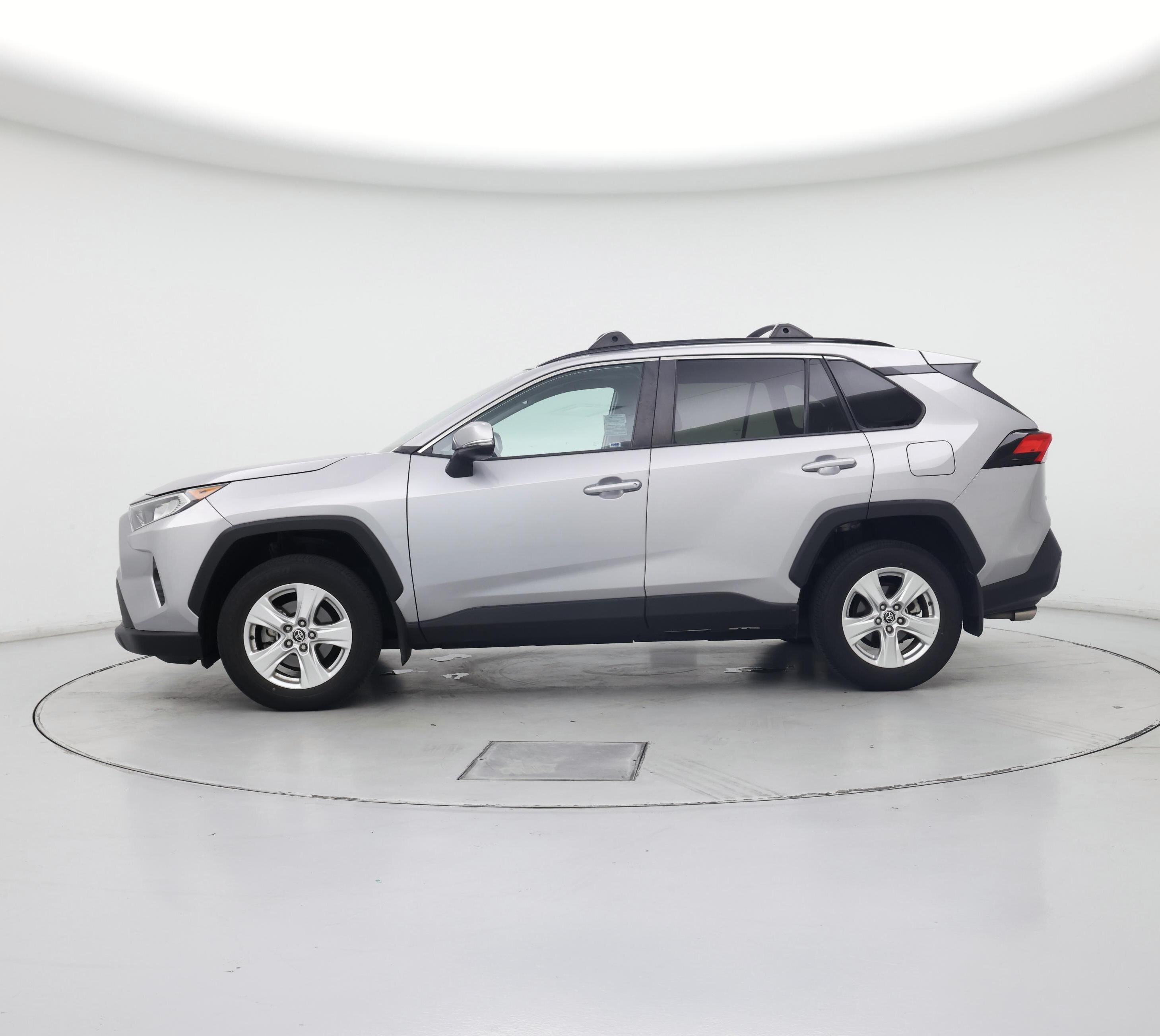 Thumbnail: 2021 Toyota RAV4 - 3