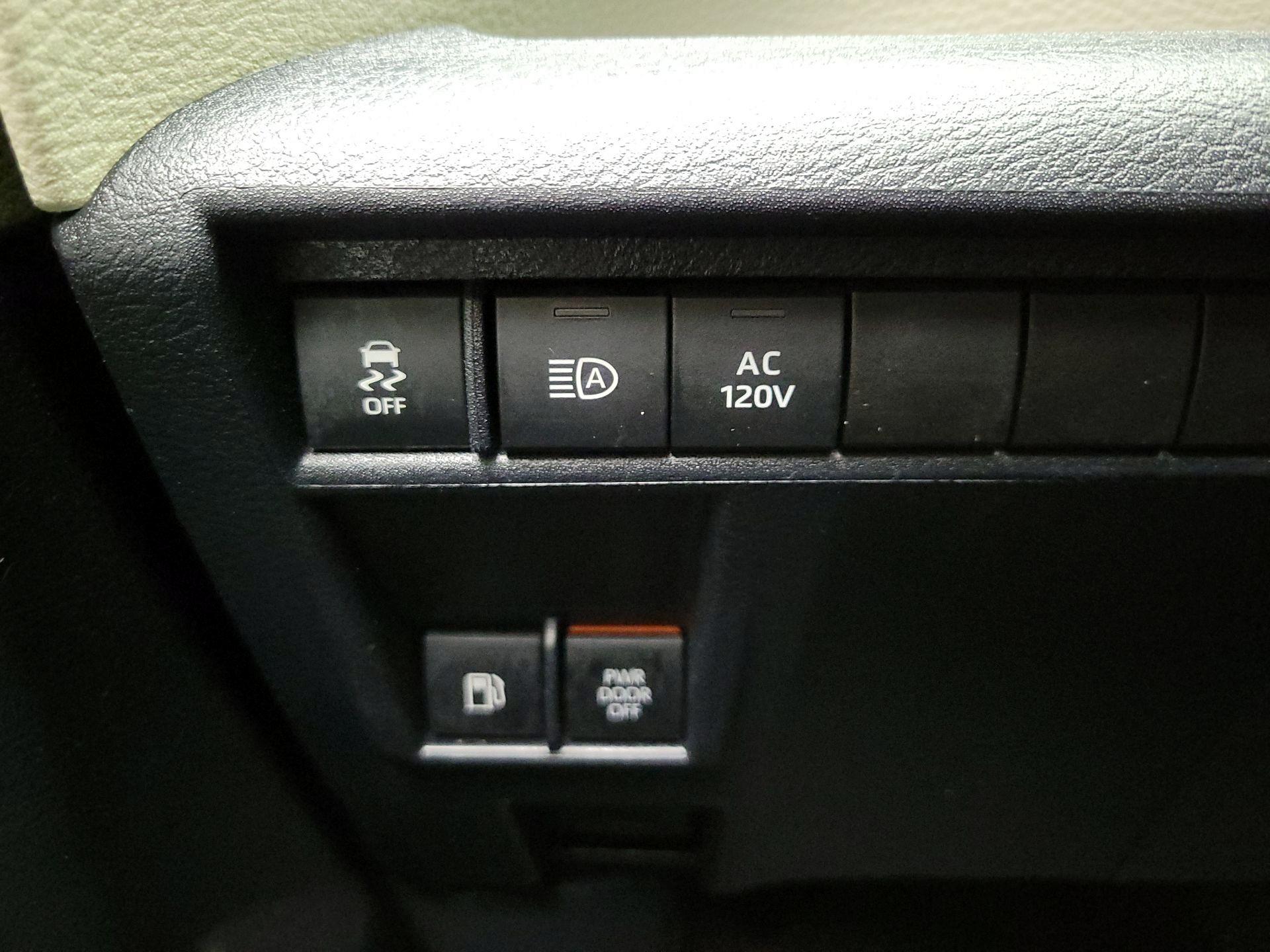 Thumbnail: 2021 Toyota Sienna - 13