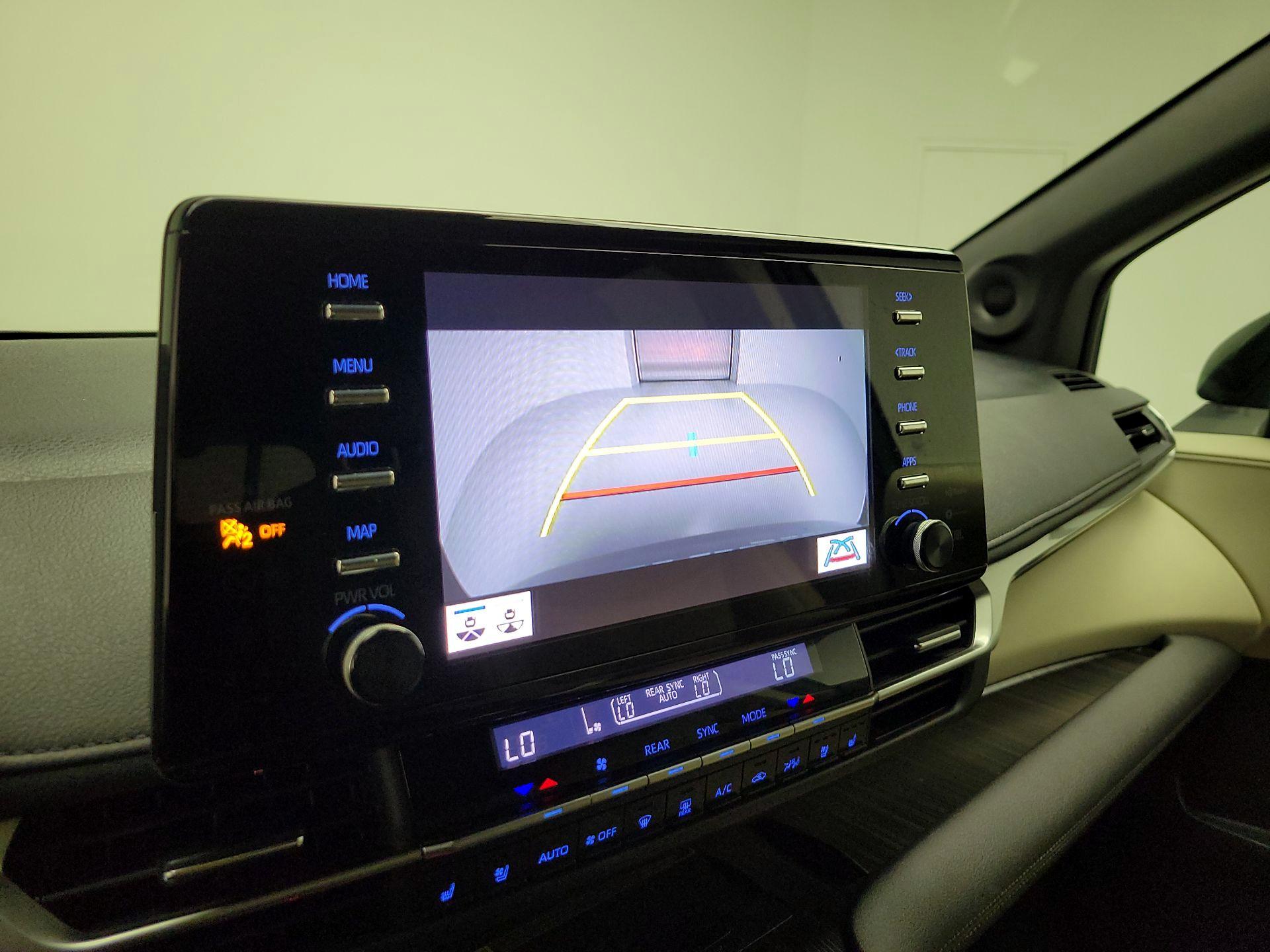 Thumbnail: 2021 Toyota Sienna - 15