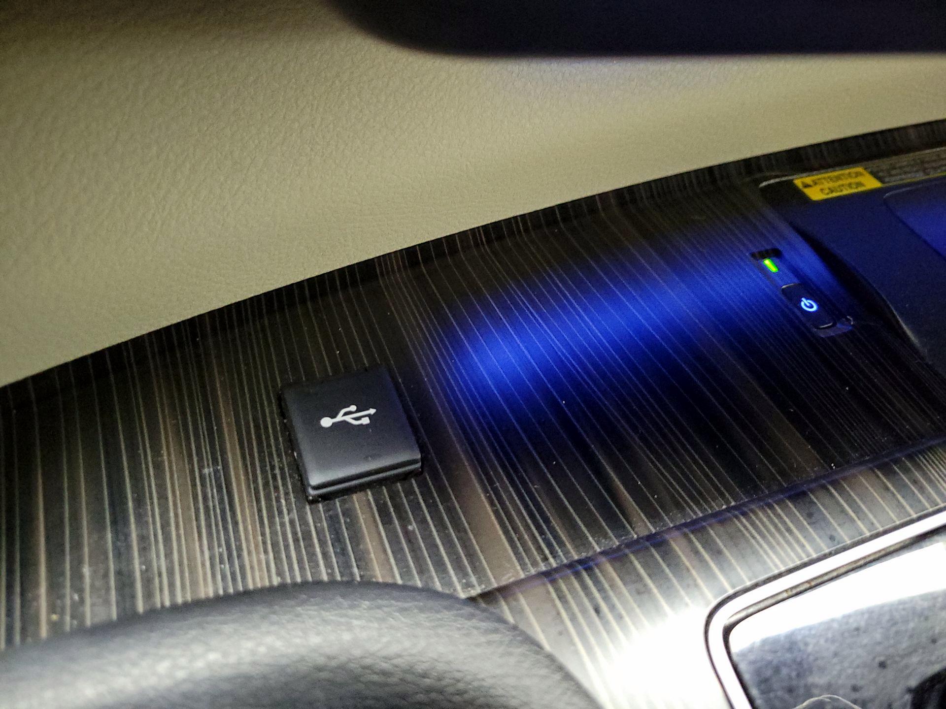 Thumbnail: 2021 Toyota Sienna - 19
