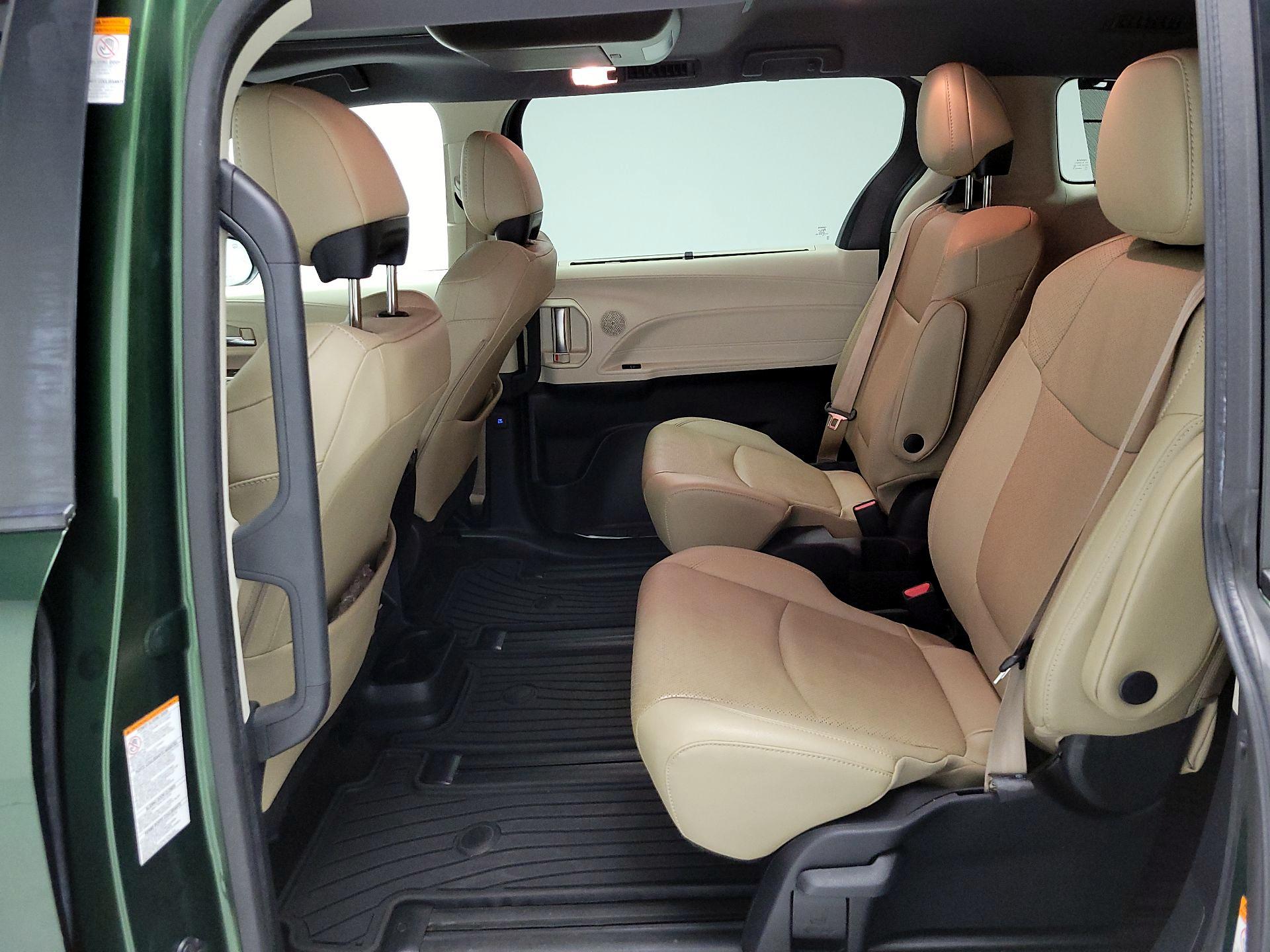 Thumbnail: 2021 Toyota Sienna - 20