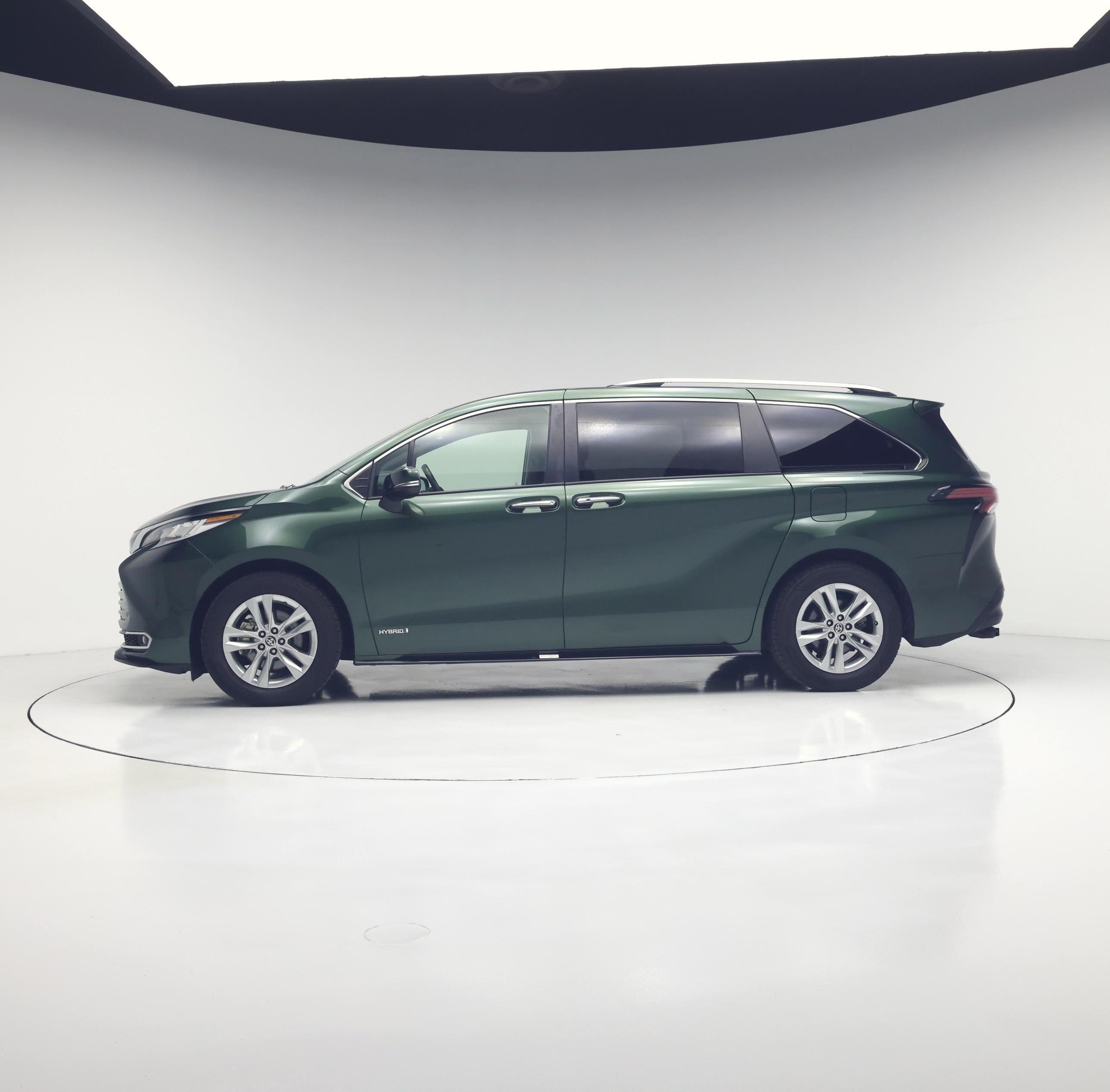 Thumbnail: 2021 Toyota Sienna - 3