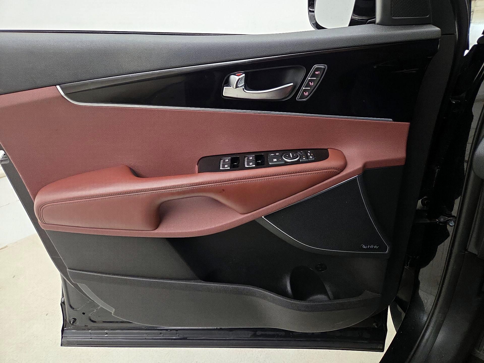 Thumbnail: 2016 Kia Sorento - 12