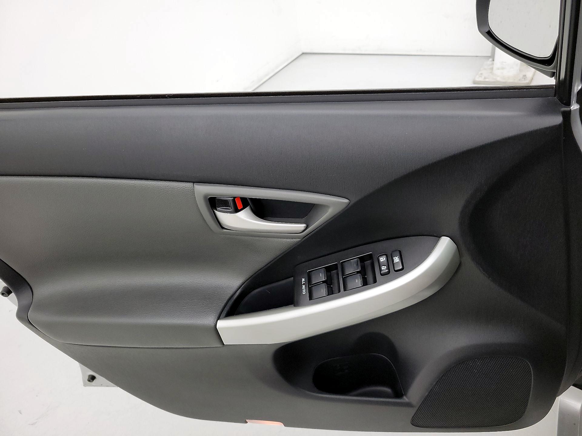 Thumbnail: 2015 Toyota Prius - 12