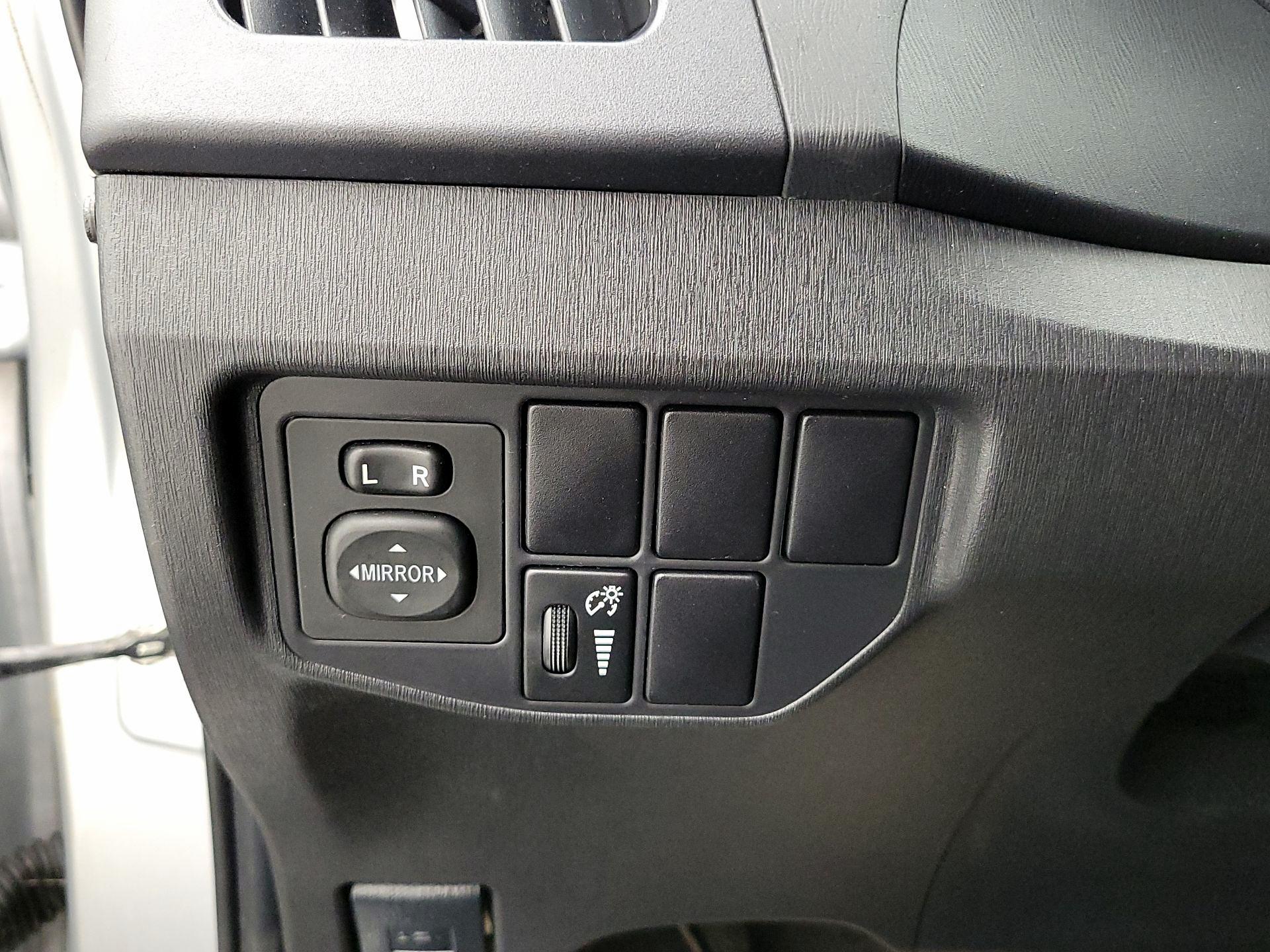 Thumbnail: 2015 Toyota Prius - 13