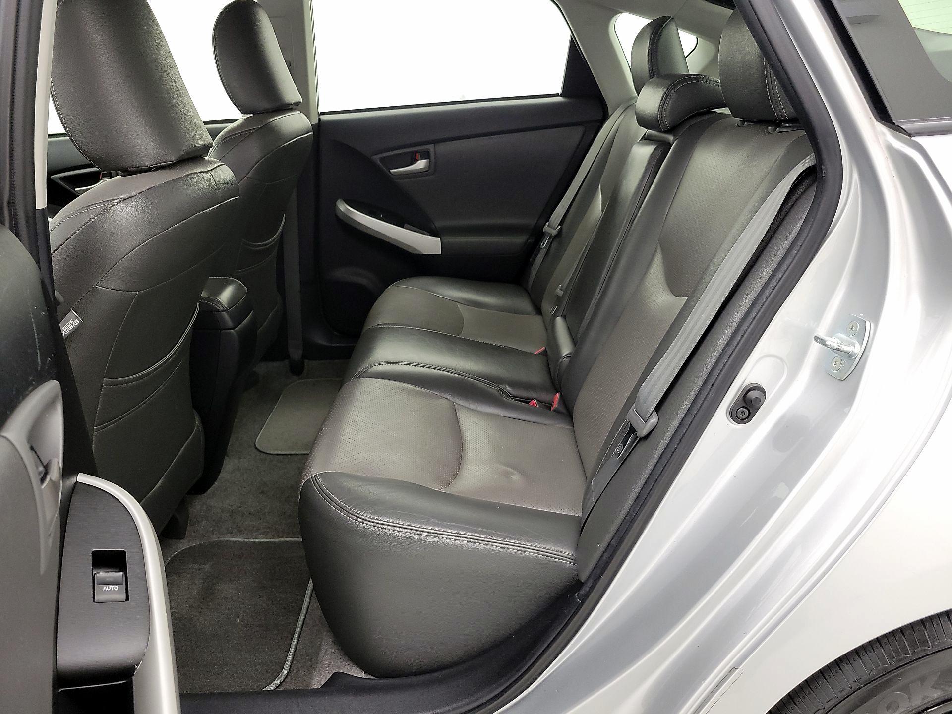 Thumbnail: 2015 Toyota Prius - 18