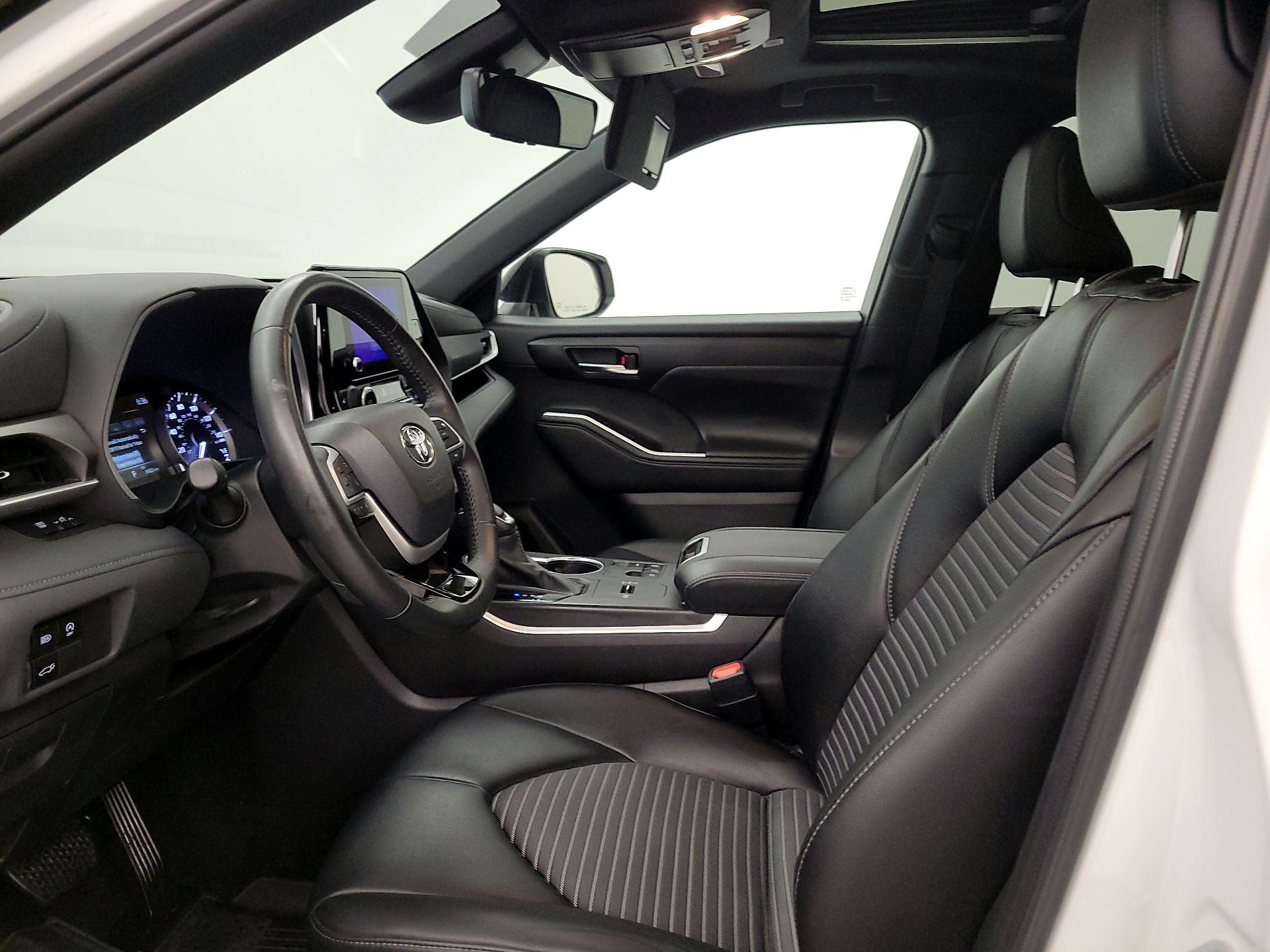 Thumbnail: 2024 Toyota Highlander - 11