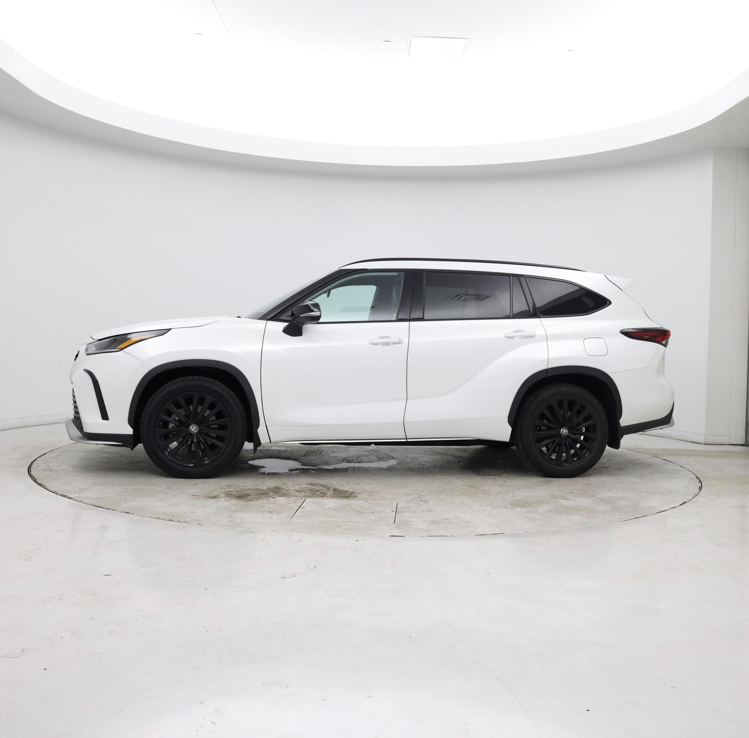 Thumbnail: 2024 Toyota Highlander - 2