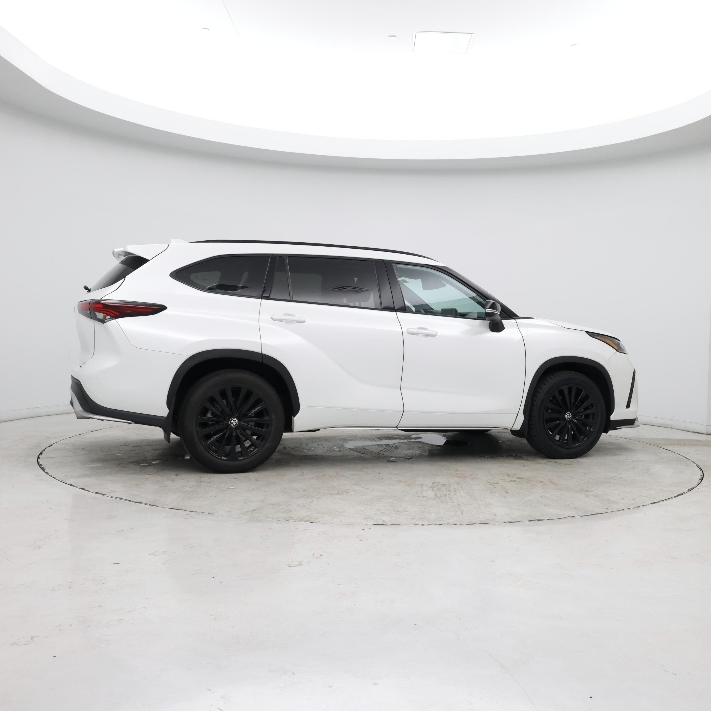 Thumbnail: 2024 Toyota Highlander - 8